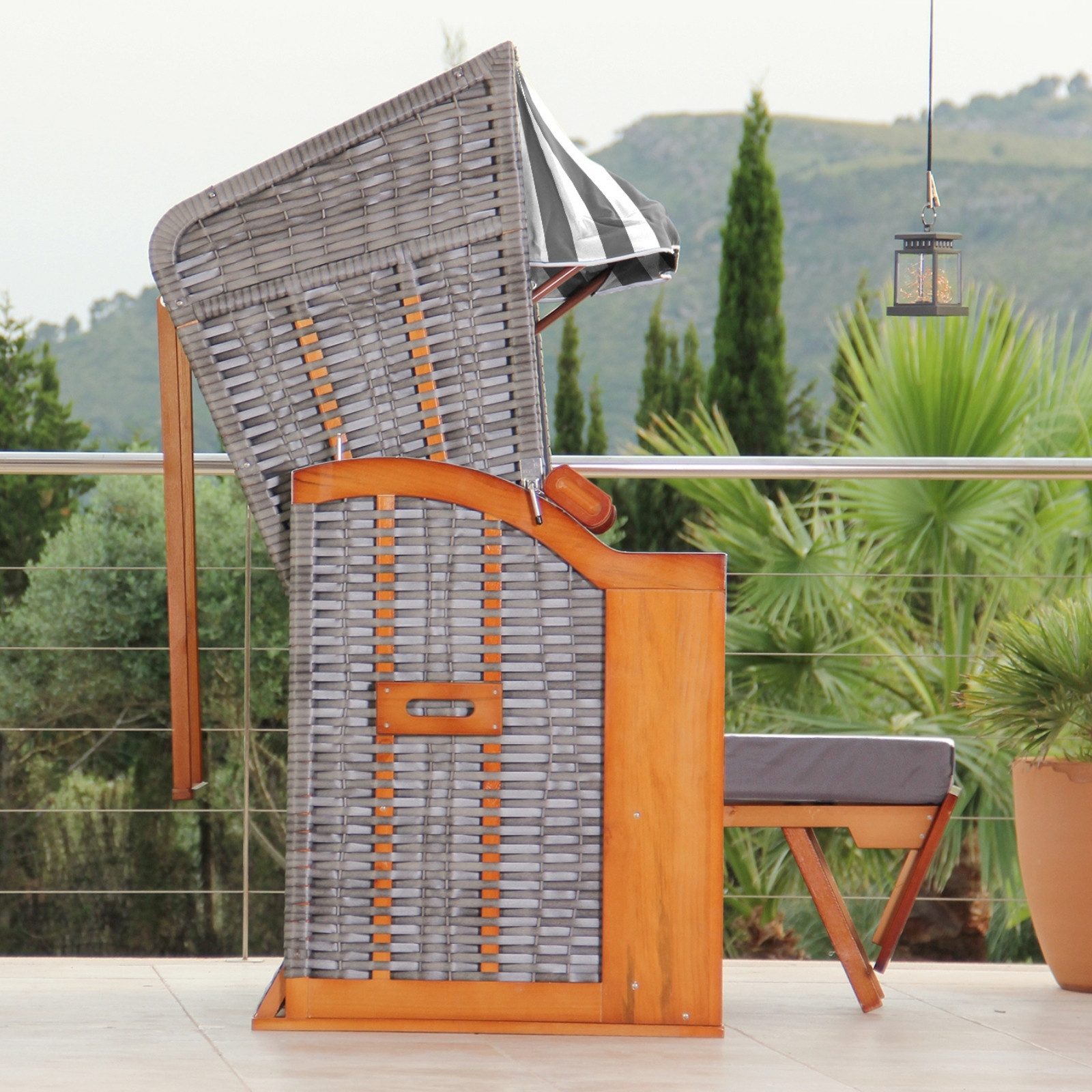 DERKORB Strandkorb Der Klassiker 2 Sitzer, Grau Weiß Blockstreifen, BxTxH: 137x78x166 cm, Volllieger, Ostsee-Modell DER KLASSIKER, 2-Sitzer, inkl. Wurf und Nackenkissen und montierten Strandkorbrollen