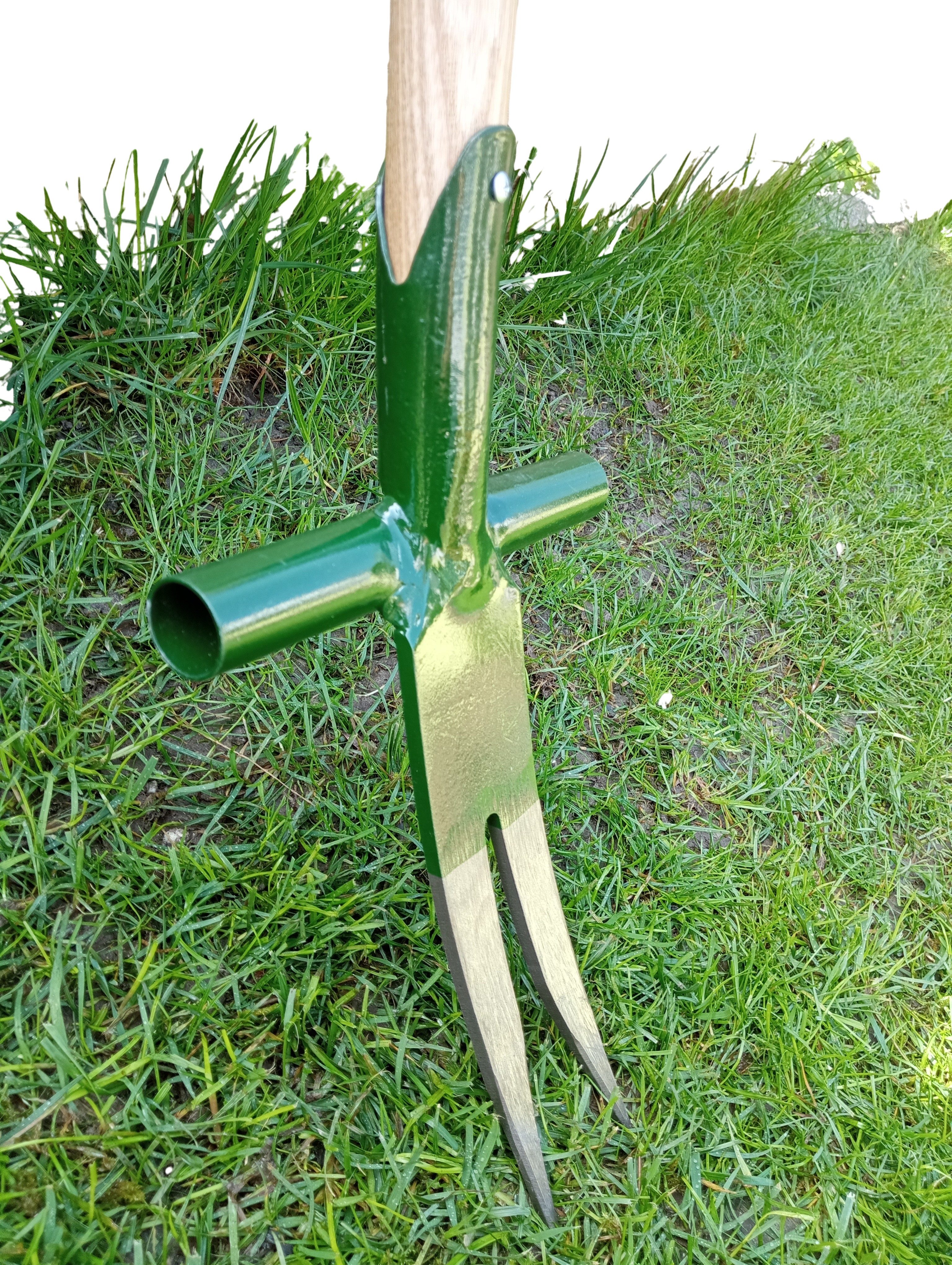 SattesGrün Unkrautstecher Ampferstecher robuster Unkrautstecher ergonomisch & chemiefrei –, aus Stahl inklusive Holzstiel mit T-Griff