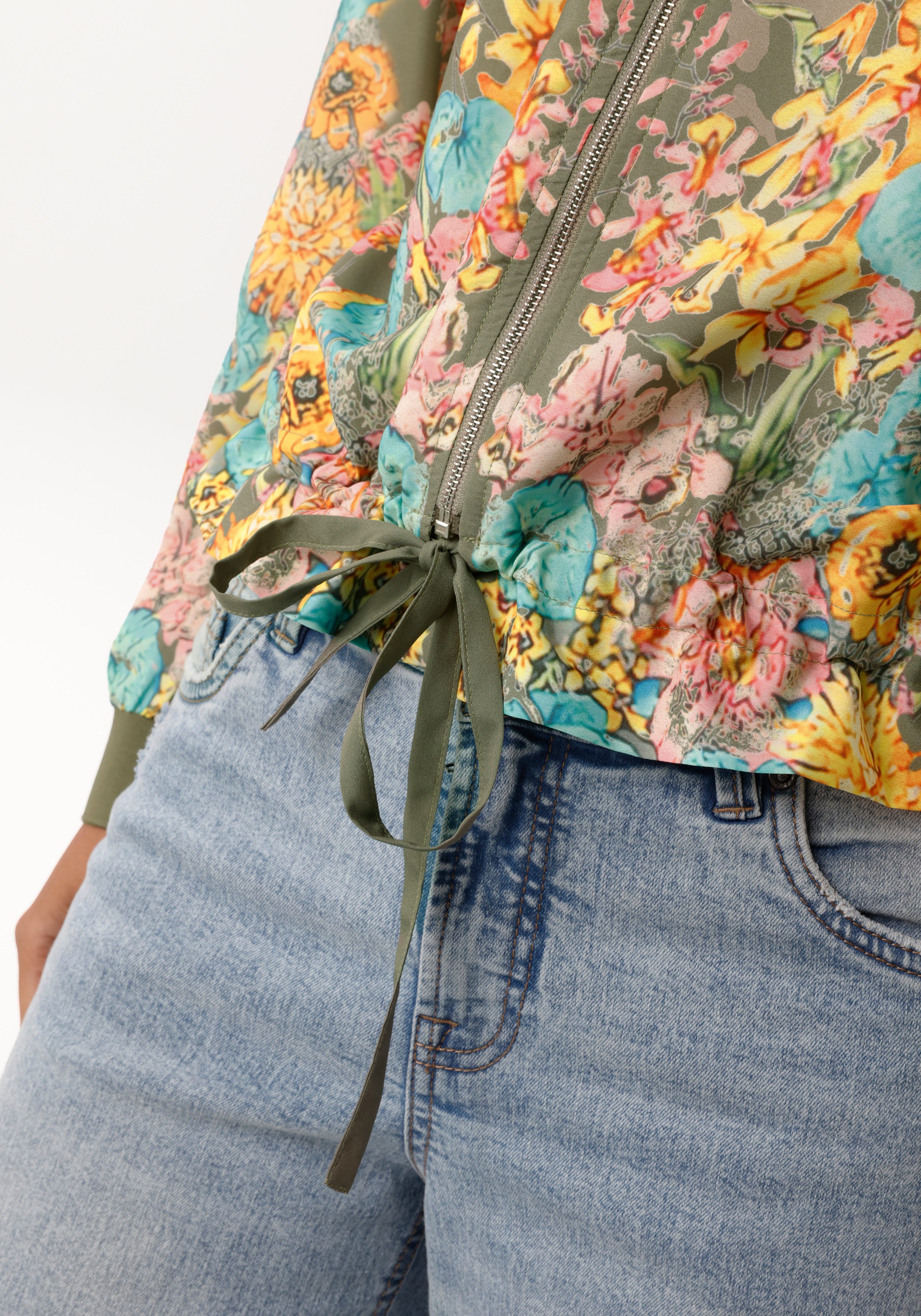 Aniston CASUAL Blouson mit farbenfrohen Blumendruck - NEUE KOLLEKTION