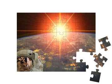 puzzleYOU Puzzle Astronaut und Sonnenaufgang, NASA, 48 Puzzleteile, puzzleYOU-Kollektionen Weltraum, Universum