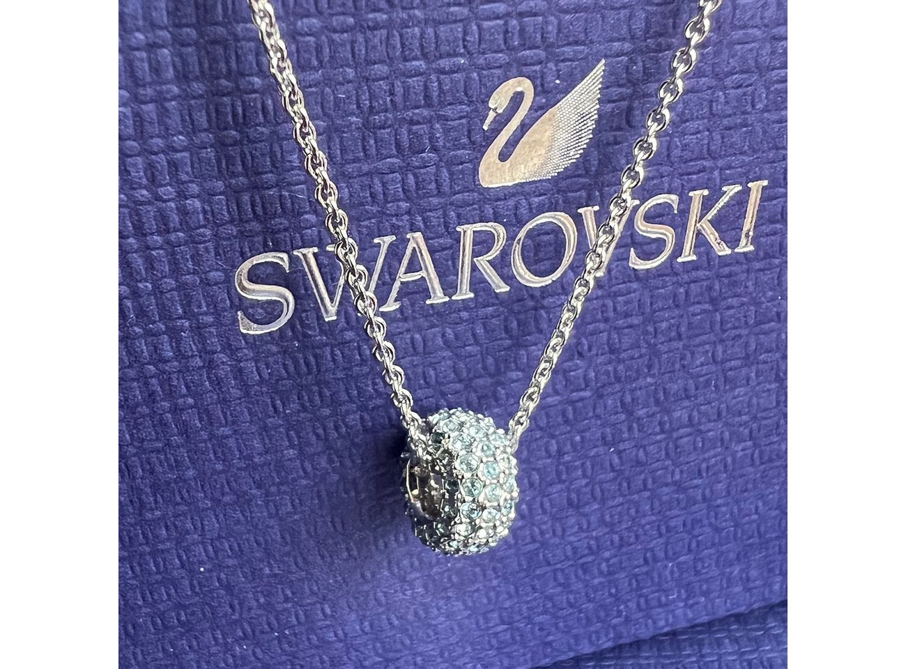Swarovski Kette mit Anhänger silberfarb... Swarovski Kette mit Anhänger silberfarb...