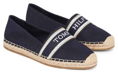 Tommy Hilfiger MONO WEBBING FLAT ESPADRILLE Espadrille Sommerschuh, Strandschuh, Slipper hat eine schmale Form