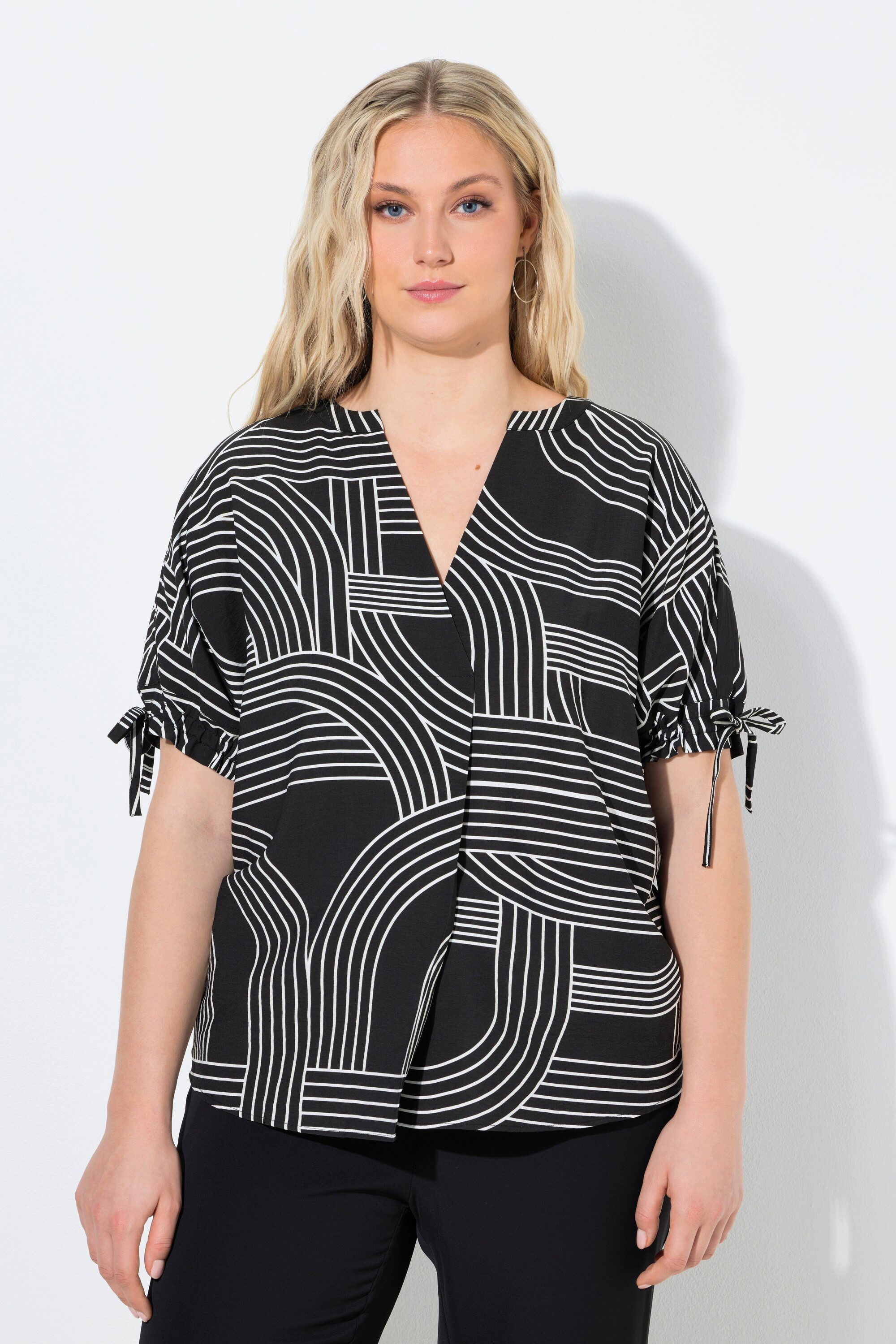 Ulla Popken Tunika Bluse grafischer Druck Zierfalten V-Ausschnitt günstig online kaufen
