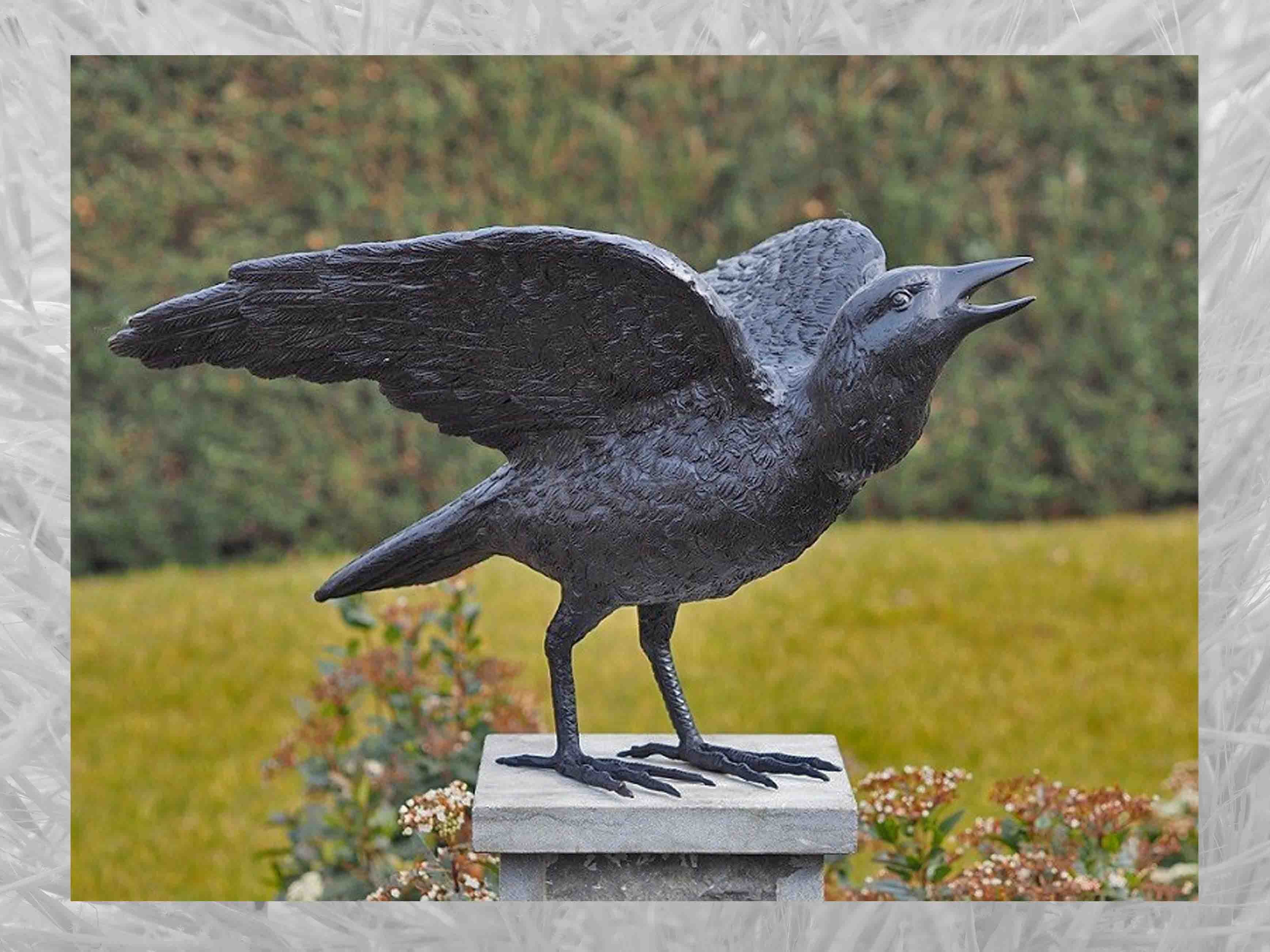 IDYL Gartenfigur IDYL Bronze-Skulptur Rabe mit offenen Flügel, Bronze