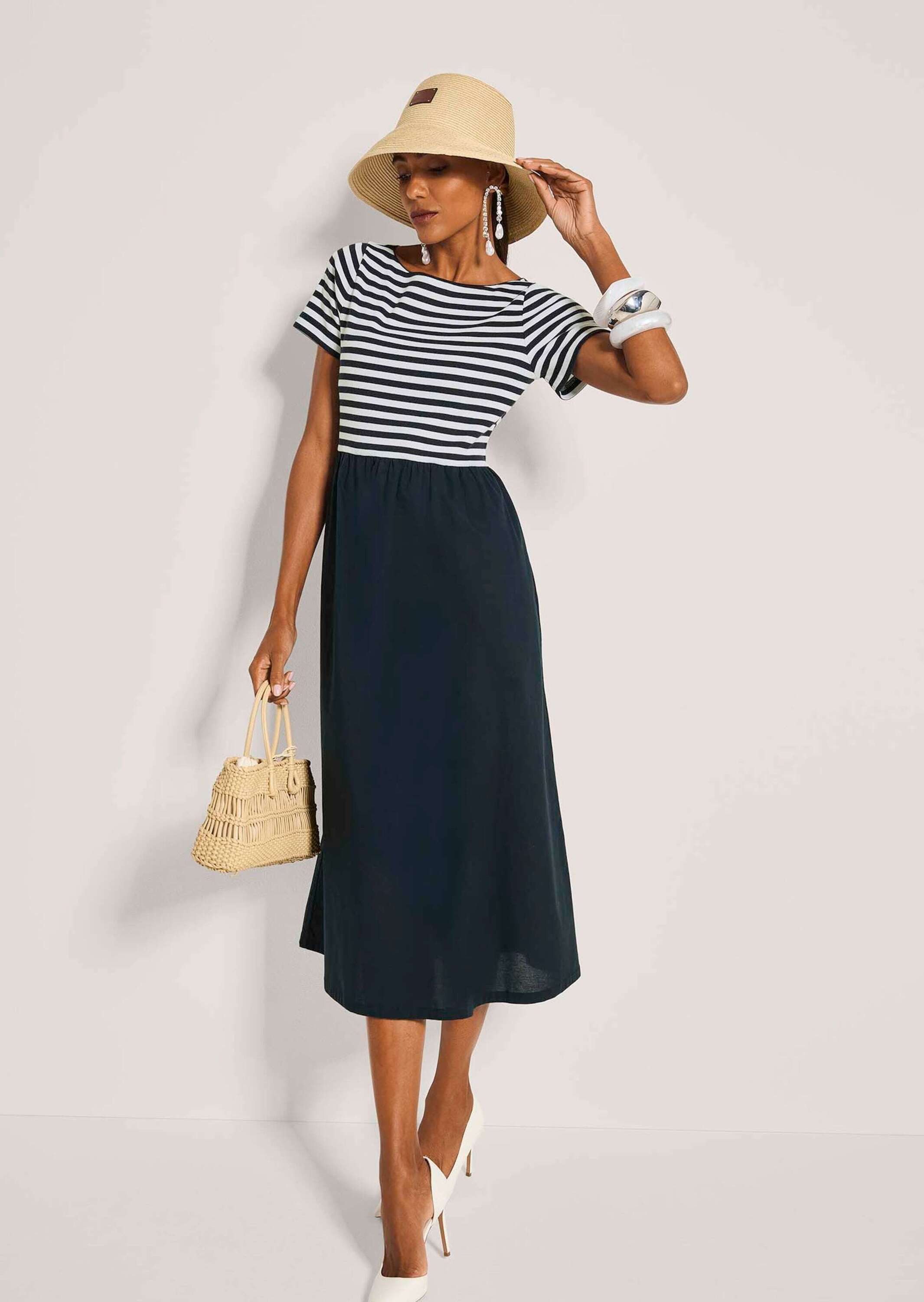 MADELEINE Maxikleid Baumwollkleid mit Streifendetails Midikleid mit U-Boot-Ausschnitt, Taschen, Knielänge und Kurzarm