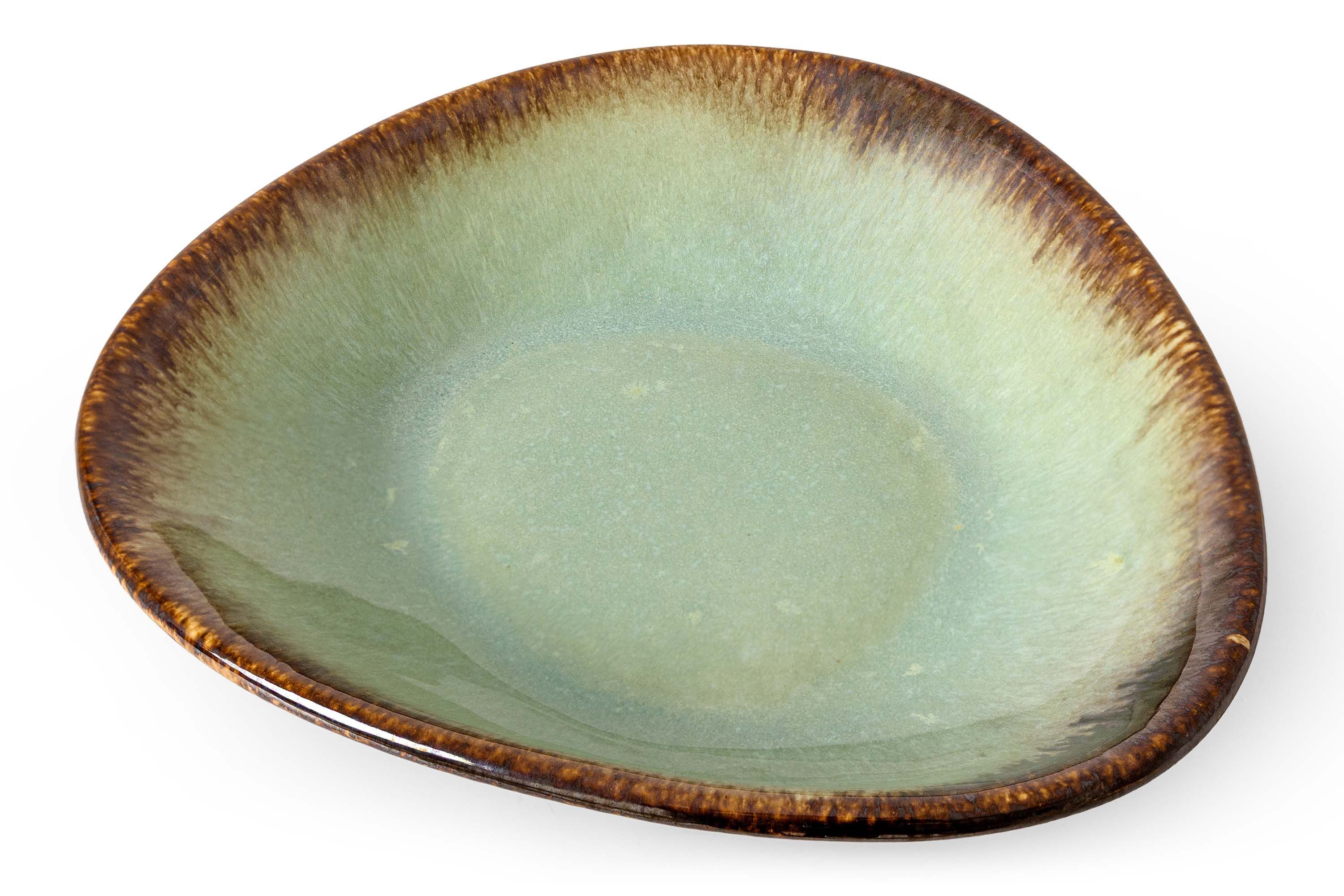 KONSIMO® Servierplatte PRIMA Servierteller, handgefertigt, Premiumqualität aus EU, Keramik, (1x tiefe Servierplatte (B) 27 cm x (H) 5,4 cm x (L) 25,7 cm), luxuriöse Qualitätskeramik, spülmaschinengeeignet, mikrowellengeeignet