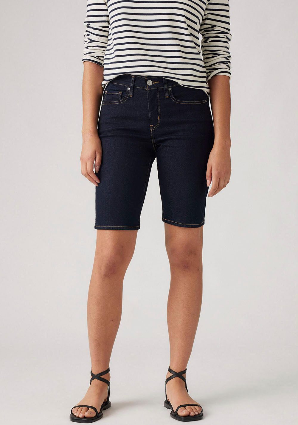 Levi's® Shorts SHAPING BERMUDA Sommerhose im Five-Pocket Style
