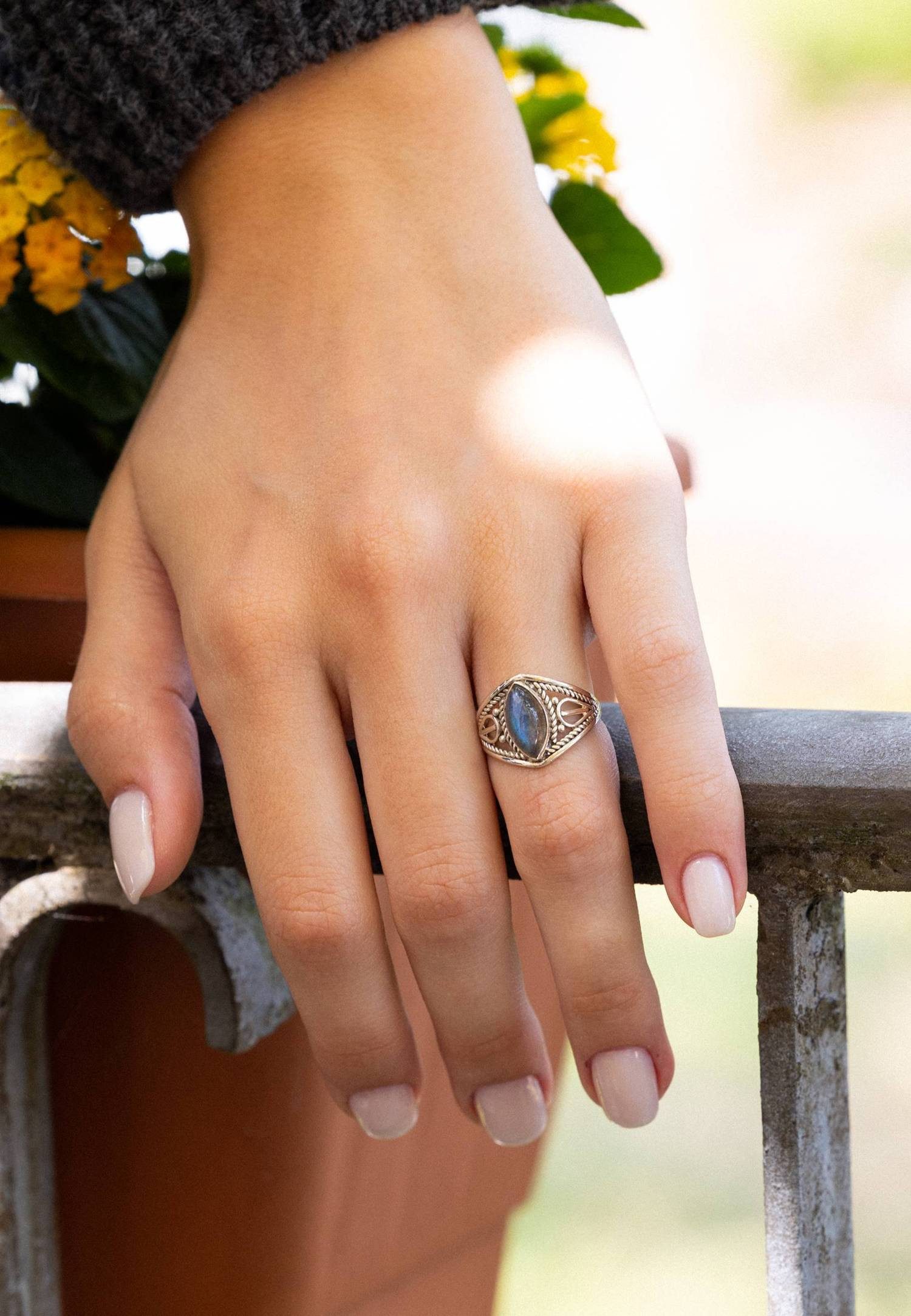 mantraroma Silberring DAHAB Ellipse aus 925 Silber mit Labradorit (Ring mit Schmuckbeutel), Damenring aus 925er Silber