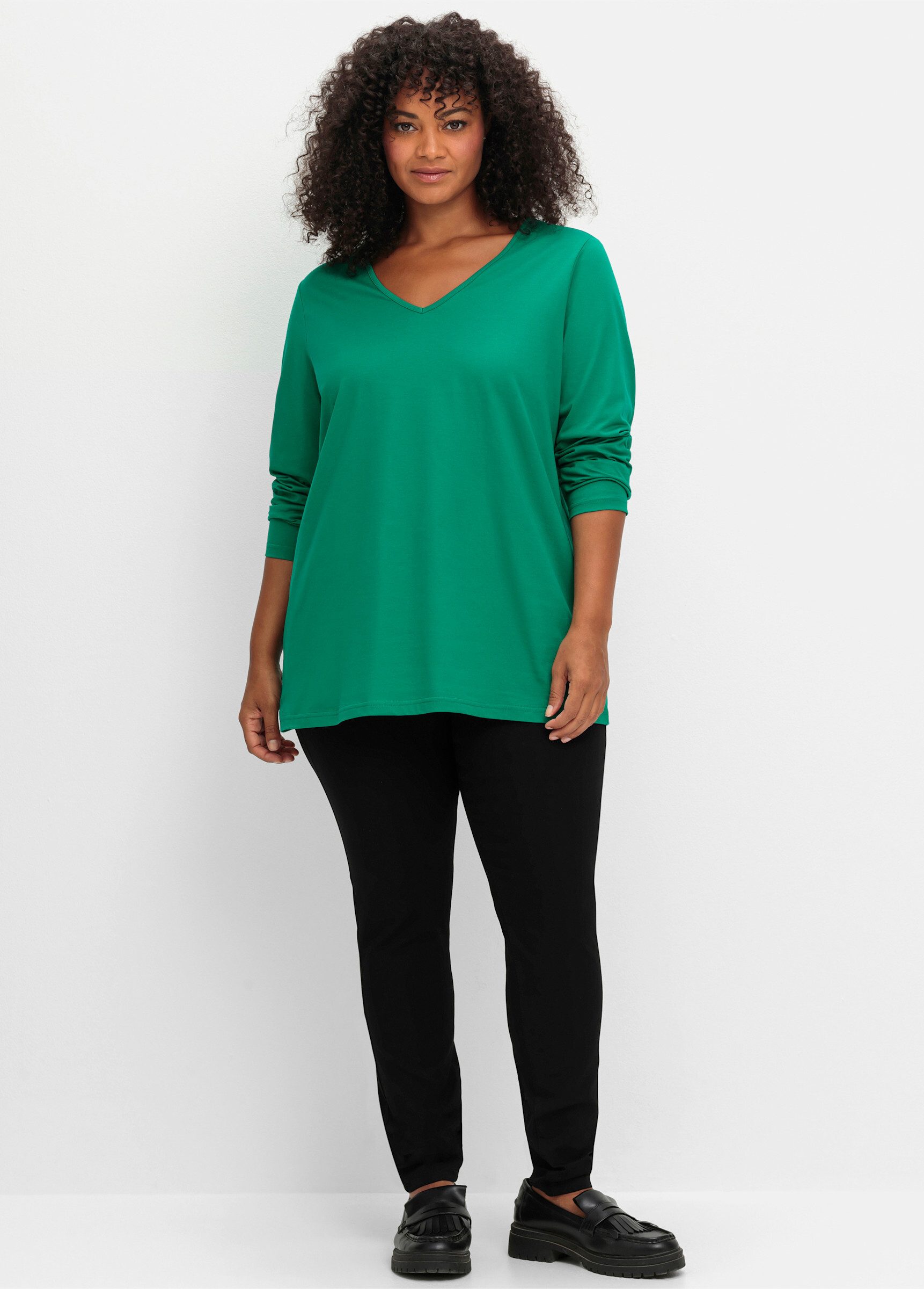 Sheego T-Shirt Langarmshirt . mit V-Ausschnitt und leichter A-Linie günstig online kaufen