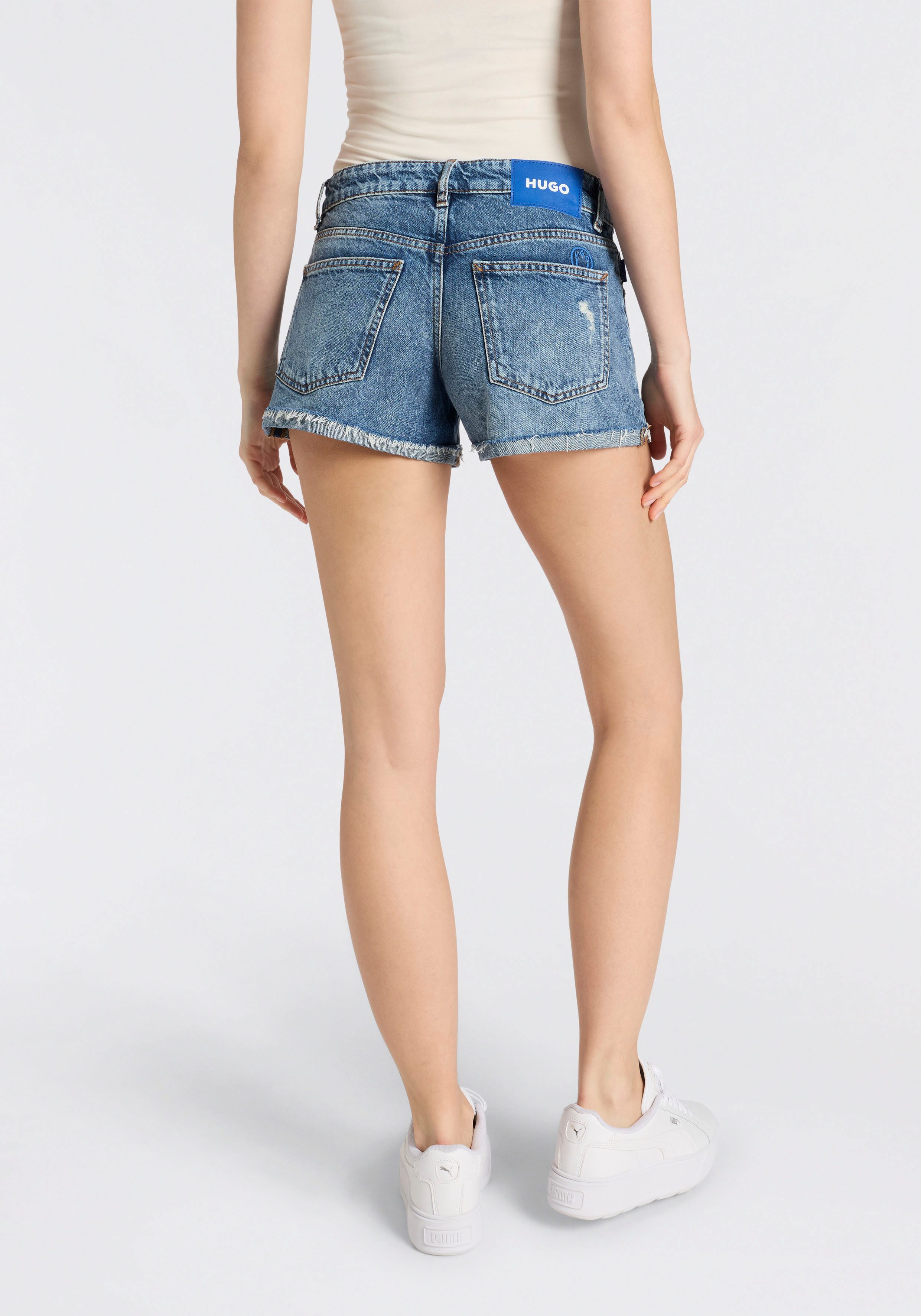 HUGO Jeansshorts Galimon Mid Rise, geschnittener Saum