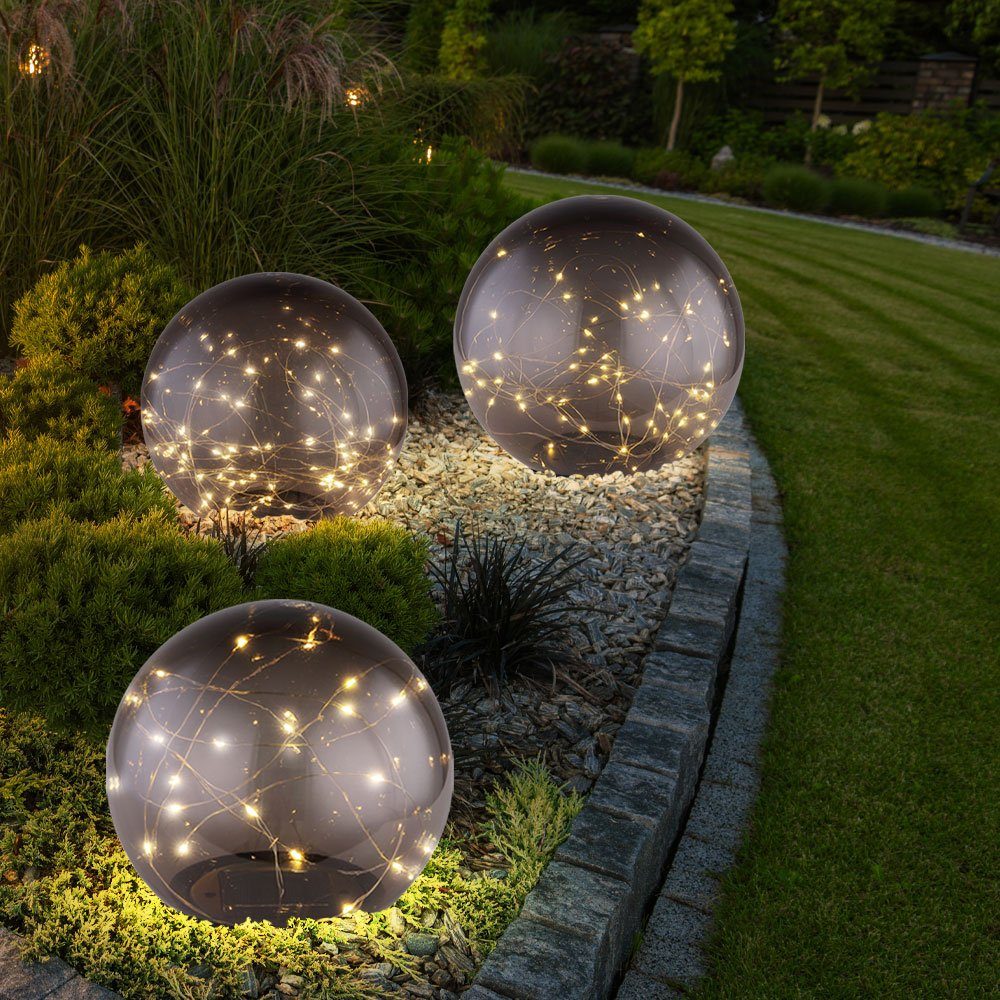 Globo LED Außen-Stehlampe, LED-Leuchtmittel fest LED Gartendeko Stecklampe Außenlampe Solarkugel Warmweiß, verbaut, rauch 3x