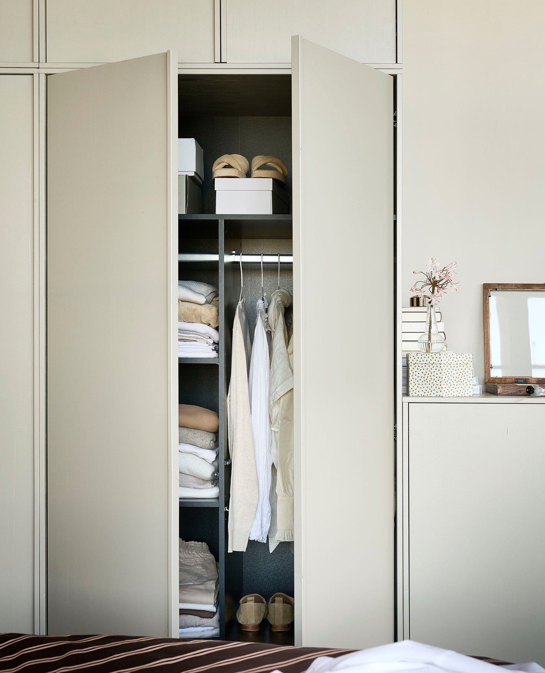WOOOD Mehrzweckschrank Daily FSC®-Kiefernholz mit Druckmechanismus H 200 x B 100 x T 58 cm, einfach zu montierbar, pfleigleicht