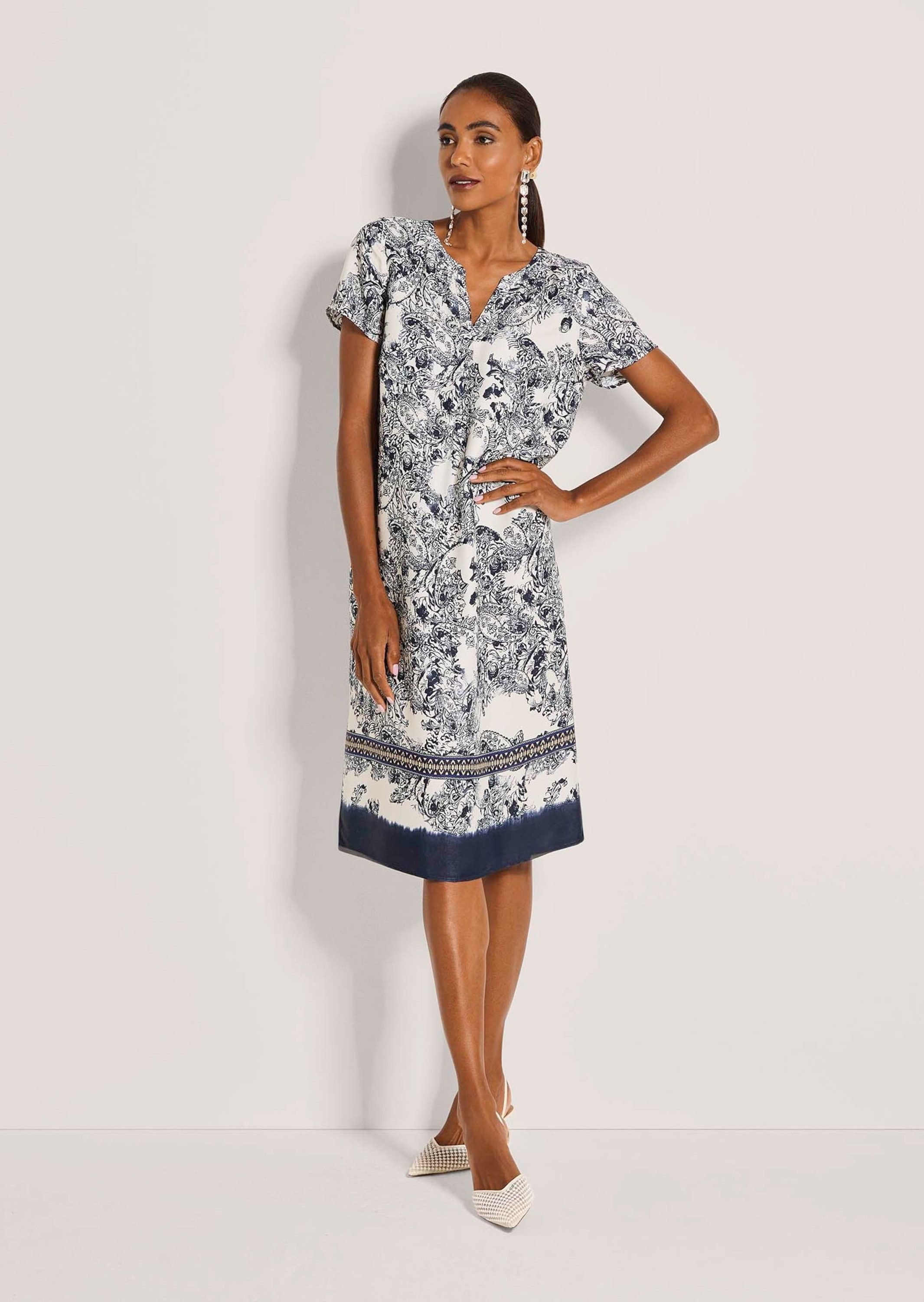 MADELEINE Midikleid Viskosekleid mit Paisley-Print Druckkleid mit Rundhals mit V-Ausschnitt, Knielänge und Kurzarm