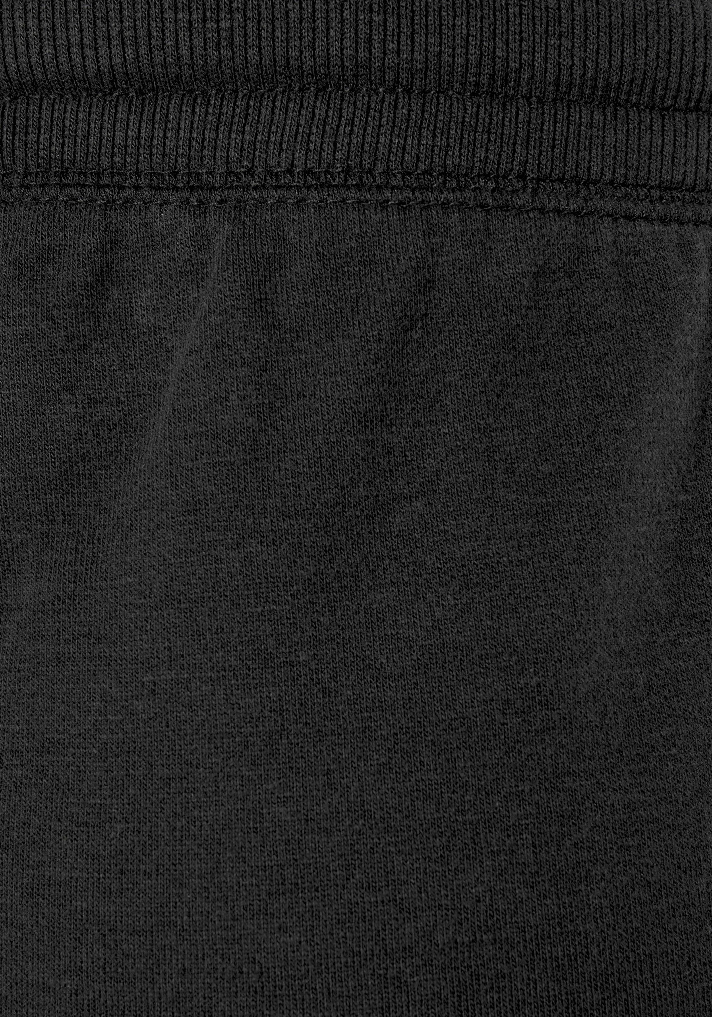 Bench. Loungewear Relaxshorts schwarz Loungeanzug Sweathose mit -Kurze Taschen, und seitliche Seitenschlitzen kurzen
