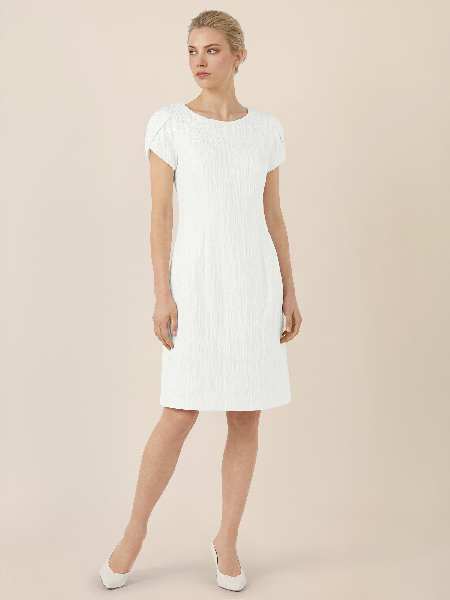 Apart Brautkleid mit Struktur-Effekt und femininer Linie günstig online kaufen