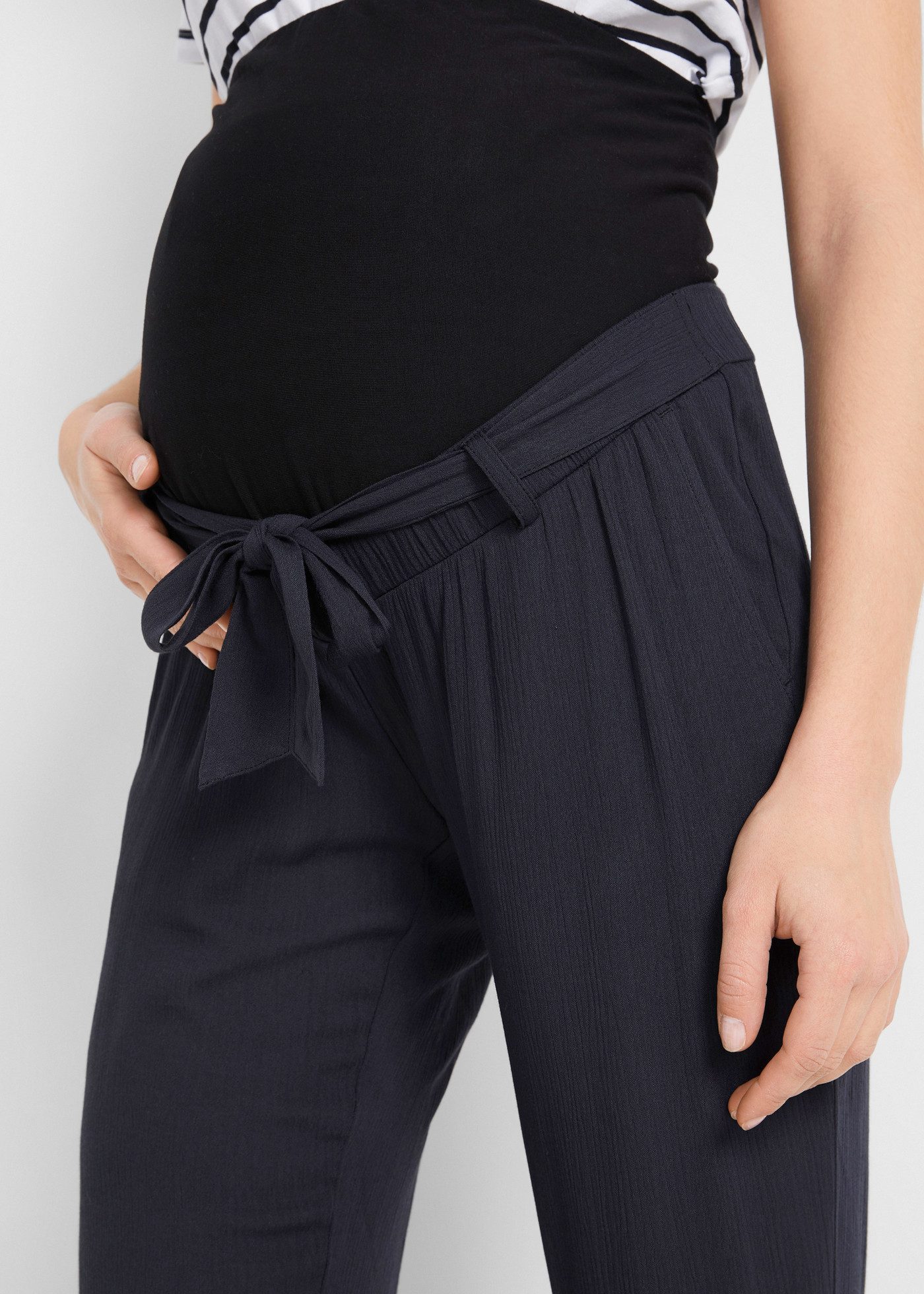 bonprix Umstandshose aus Viskose Crêpe, elastischer Bund mit Bindeband, lockere Passform