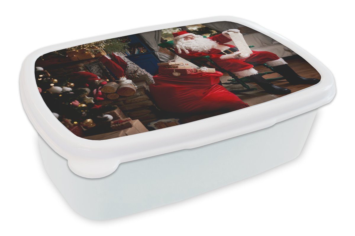 MuchoWow Lunchbox Der Weihnachtsmann sitzt auf einem Stuhl mit einem Sack voller, Kunststoff, (2-tlg), Brotbox für Kinder und Erwachsene, Brotdose, für Jungs und Mädchen weiß