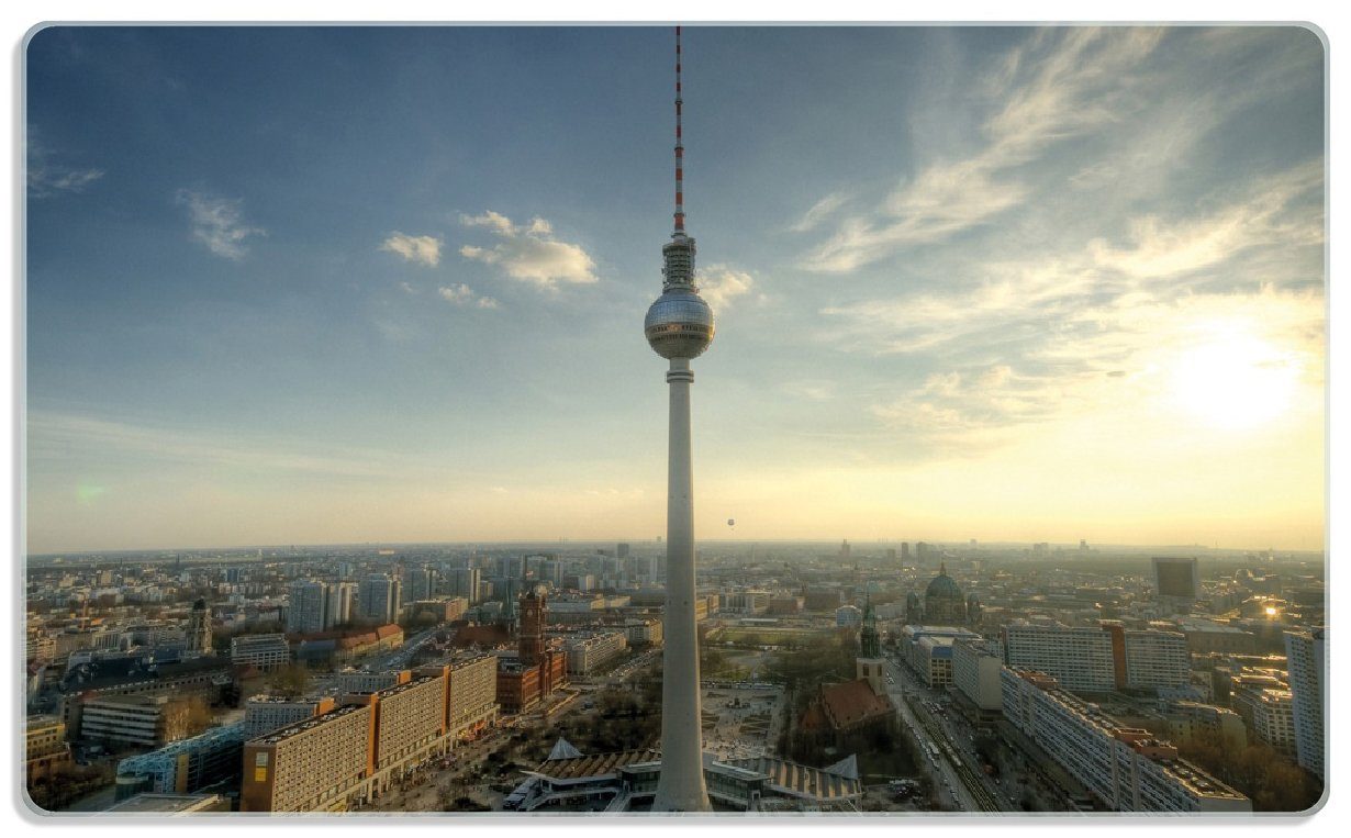 Wallario Frühstücksbrett Fernsehturm Berlin mit Panoramablick über die Stadt, ESG-Sicherheitsglas, (inkl. rutschfester Gummifüße 4mm, 1-St), 14x23cm