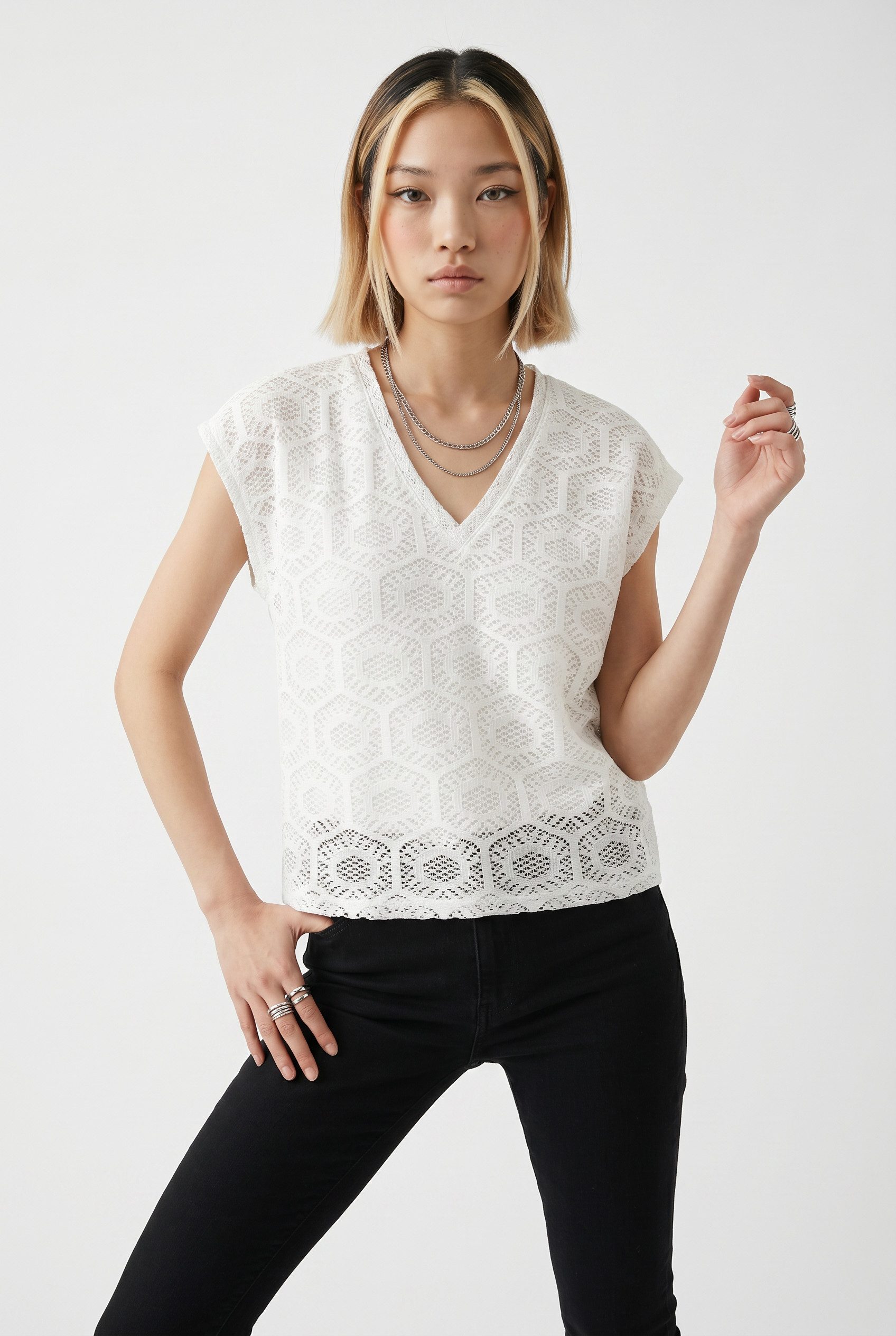 Vero Moda Spitzenshirt VMIRIS CROCHET V-NECK T-SHIRT JRS BTQ