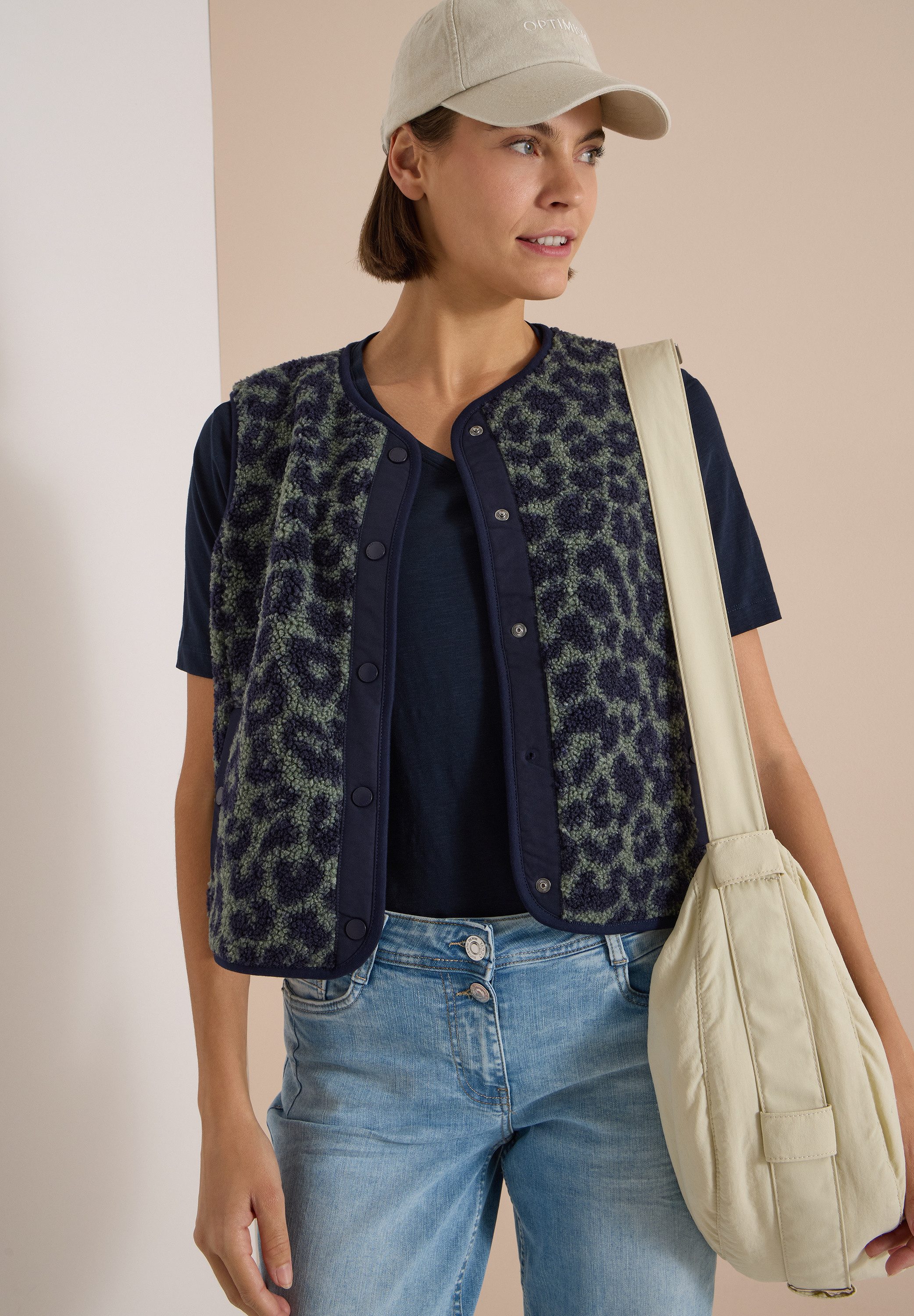 CECIL Fleeceweste Teddy-Weste mit Softshelldetails und Leo-Muster