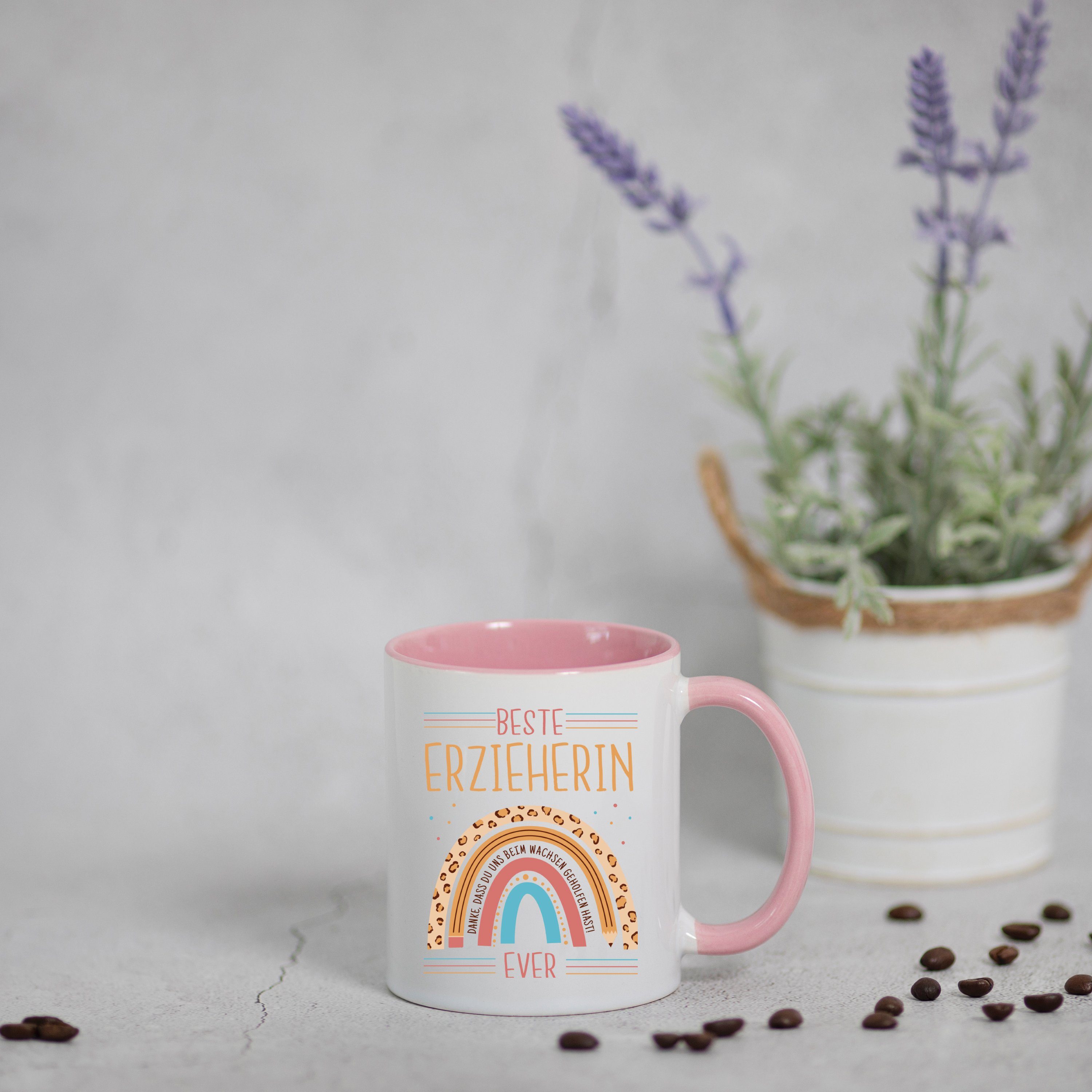 Geschenk mit Druck Beste und Erzieherin Weiss/Rosa Spruch, Keramik, Designz Kaffeetasse trendigem Youth Tasse Ever Süßem