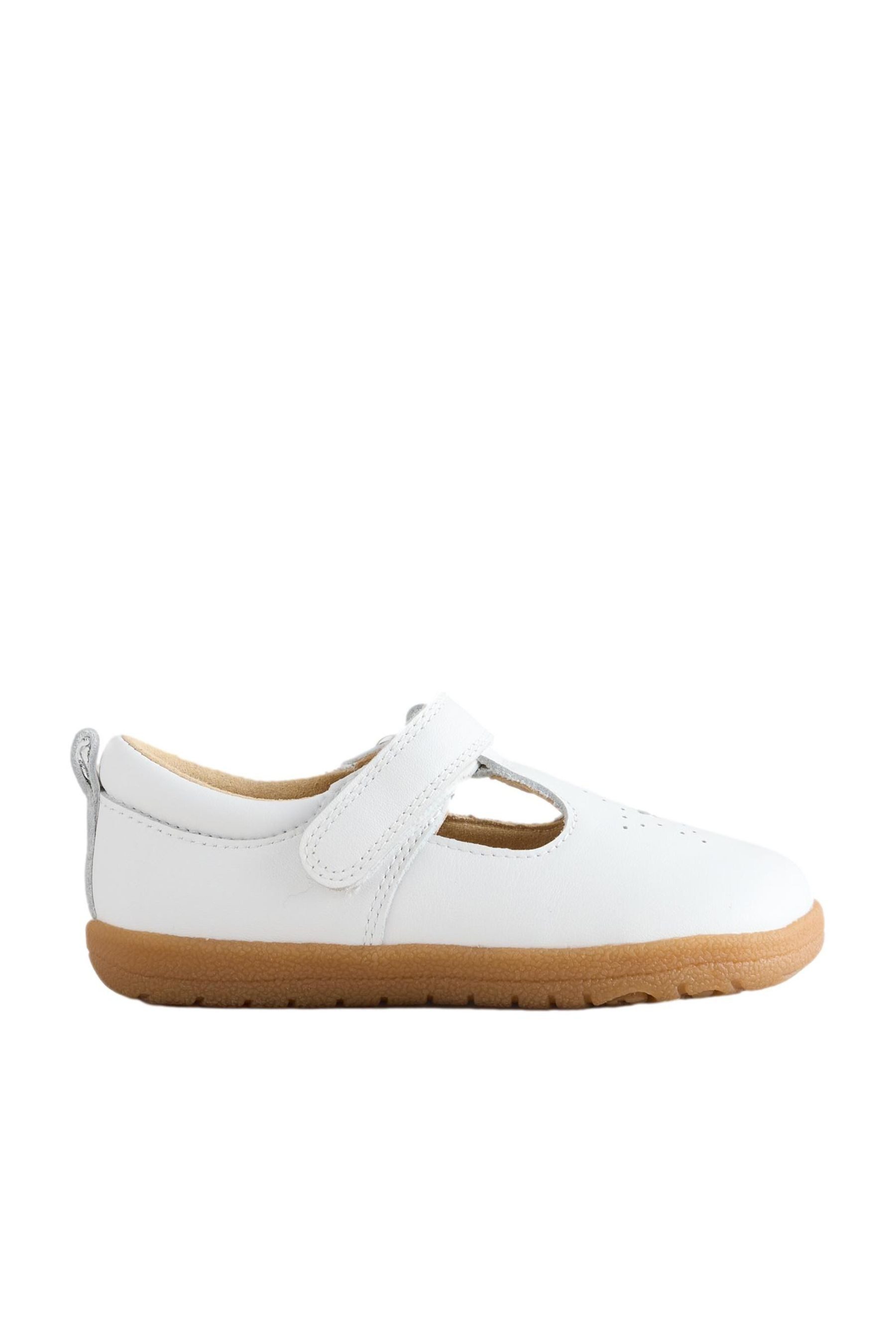 Schuhe aus Leder mit T-Steg und Klettverschluss Klettschuh