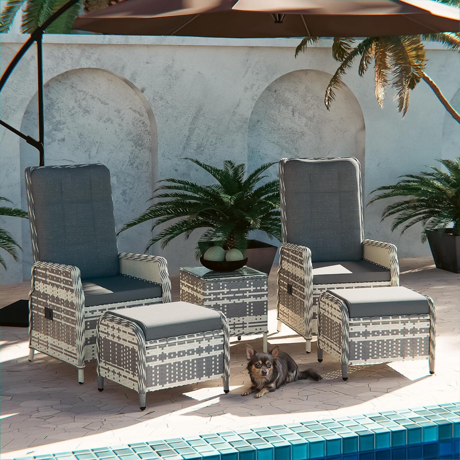 GOTLAND Gartenlounge-Set Balkonset 2 Personen, Rattan Gartenmöbel-Set, Lounge Möbel Outdoor, (5-tlg), mit 118° Rückenlehne & Fußhocker, hochwertige Polster & Glastisch