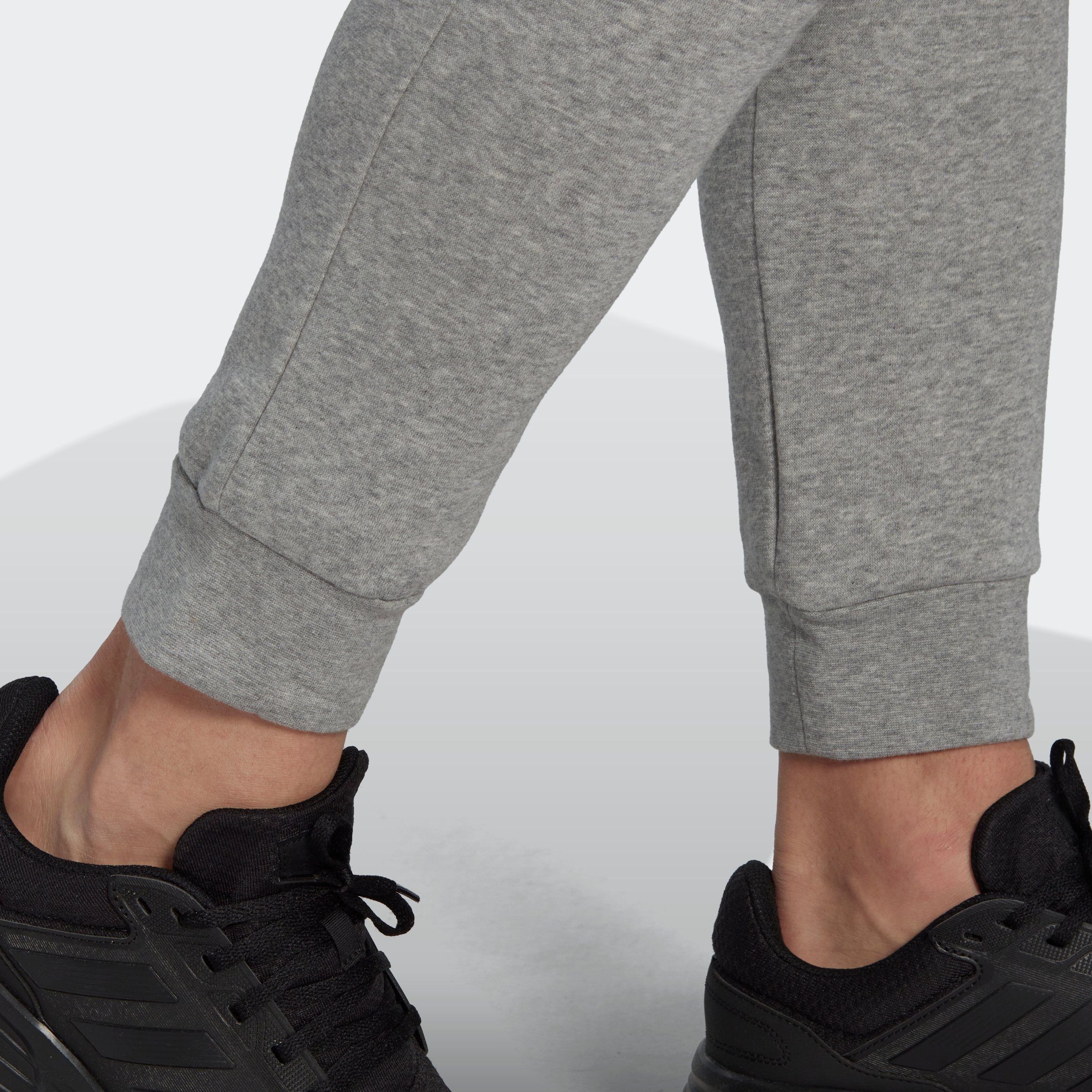 HOSE TAPERED FLEECE Heather adidas / REGULAR Black Sportswear Medium Sporthose (1-tlg) Grey ESSENTIALS