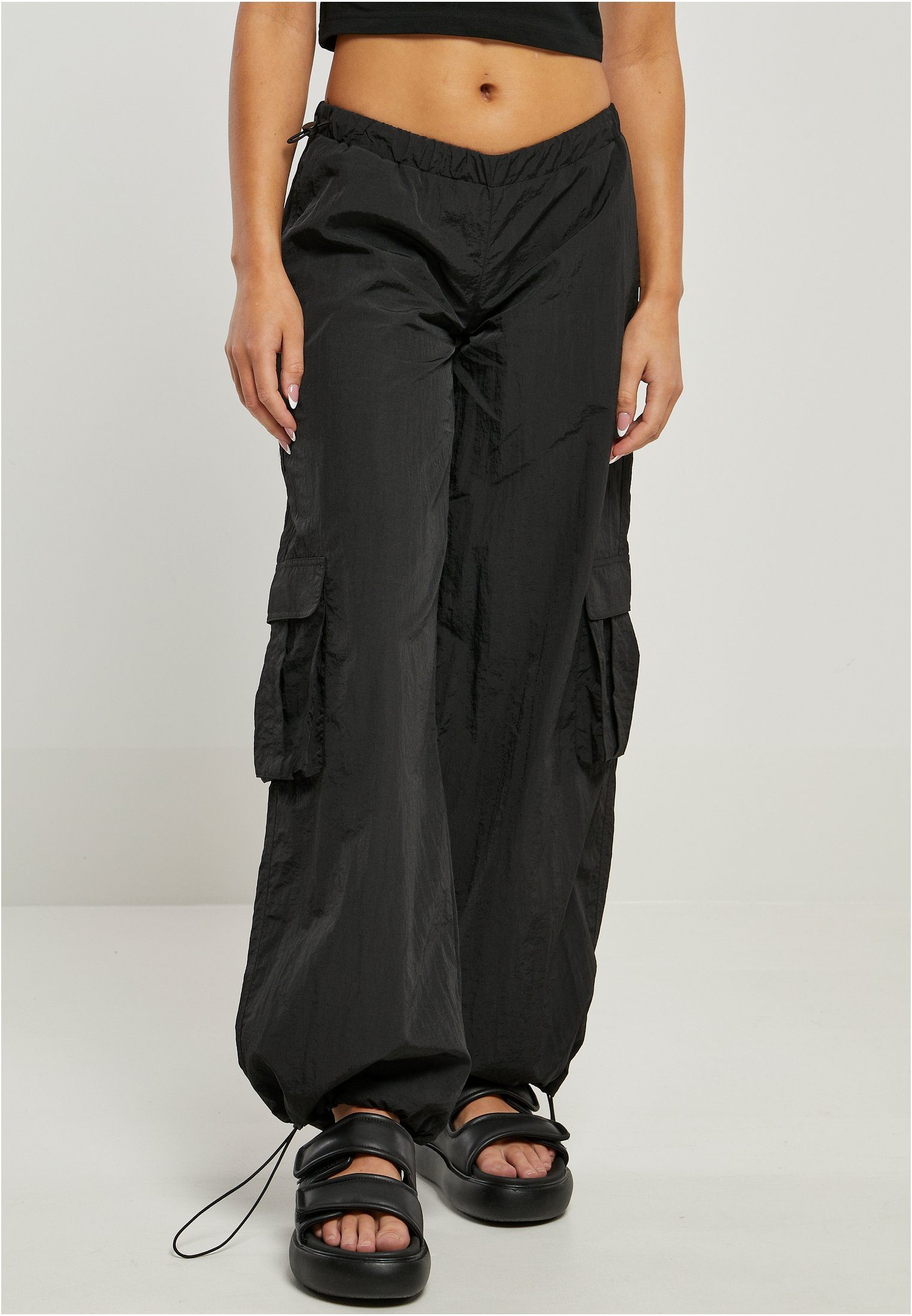 URBAN CLASSICS Stoffhose Damen Ladies Wide Crinkle Nylon Cargo Pants (1-tlg) black | Weite Hosen