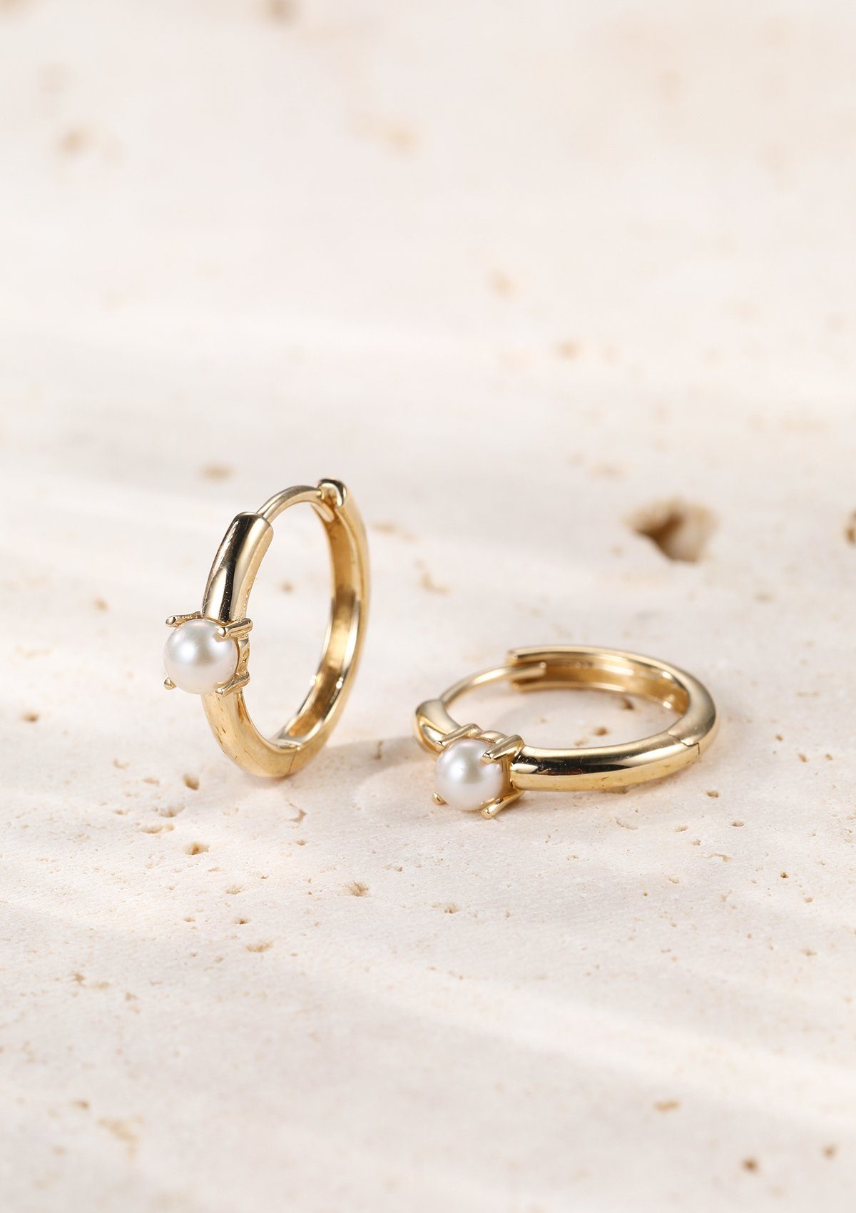 Dear Me Klappcreolen Damen 14 Karat Gold Perlen weiß, Ohrringe Massivgold, Goldohrringe 585 Echtgold mit Perle, Brautschmuck