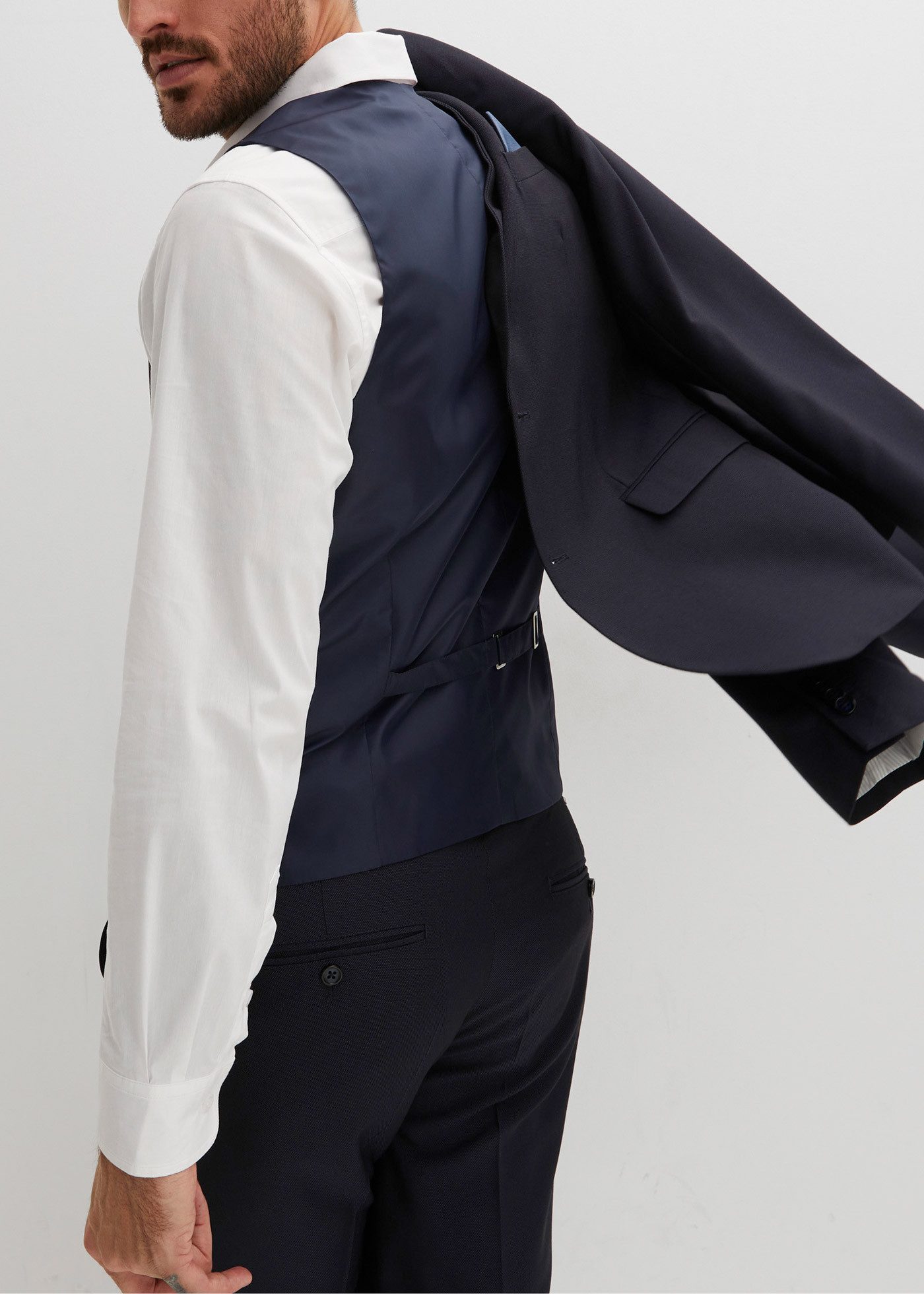 bonprix Anzug 4-teilig (Set, 4-tlg) mit Sakko, Hose, Weste, Krawatte und Einstecktuch, Slim Fit Passform