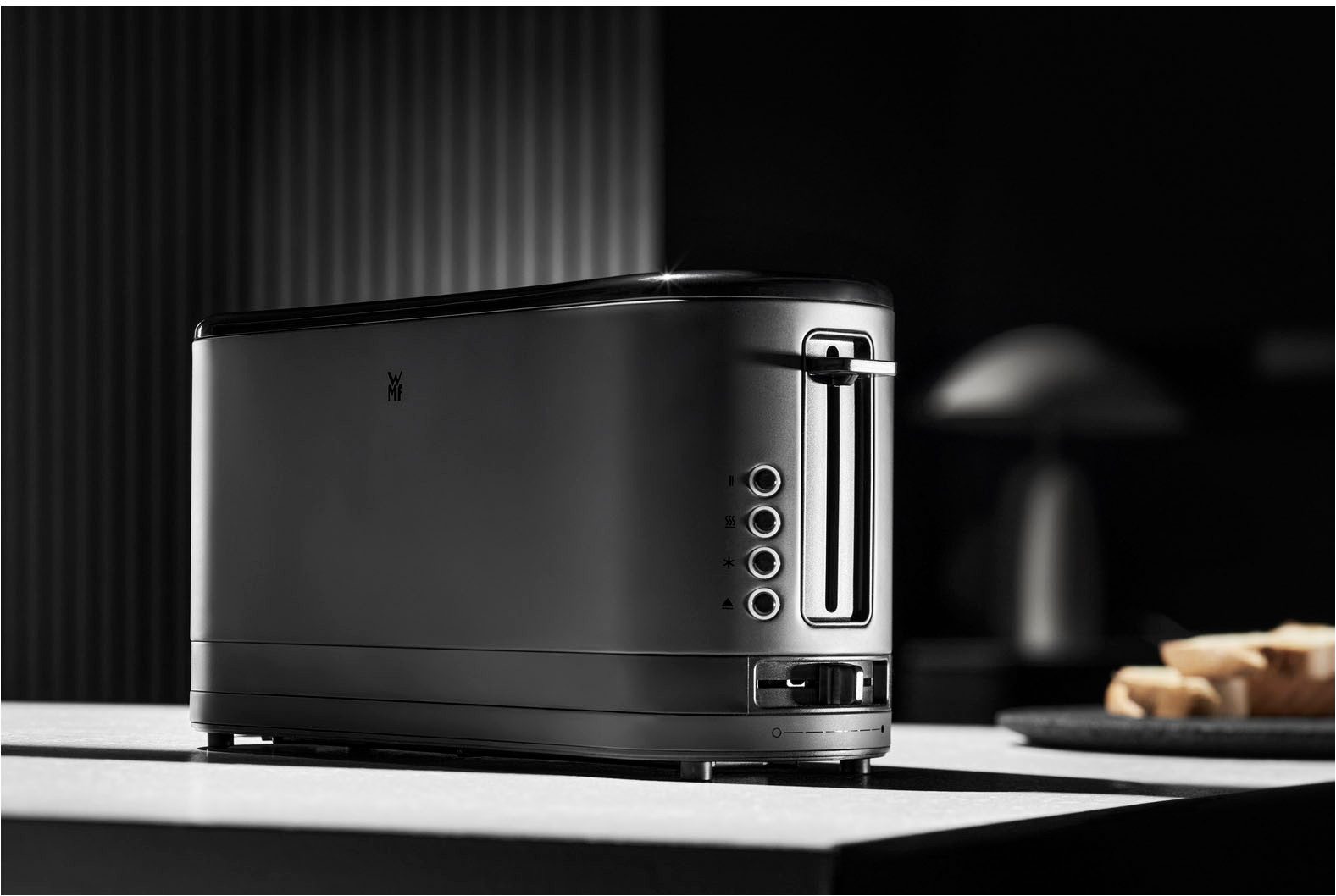 WMF Toaster KÜCHENminis Deep Black, Lanschlitztoaster, mit Brötchenaufsatz, 1 langer Schlitz, für 2 XXL-Toastscheiben, 900 W, 7 variable Bräunungsstufen, Brotzentrierung, Krümelschublade