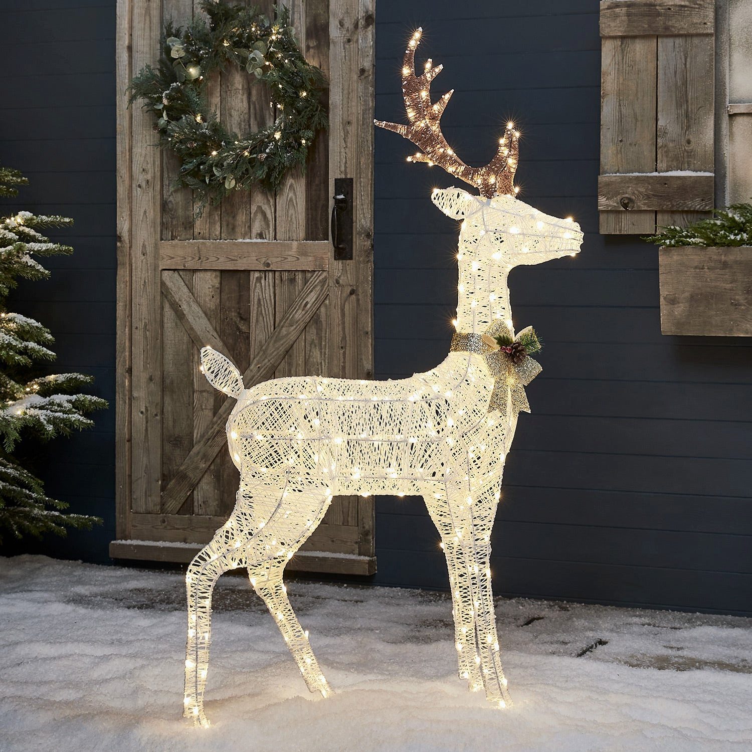 Lights4fun LED-Dekofigur Harewood LED Rentier Vater weiß