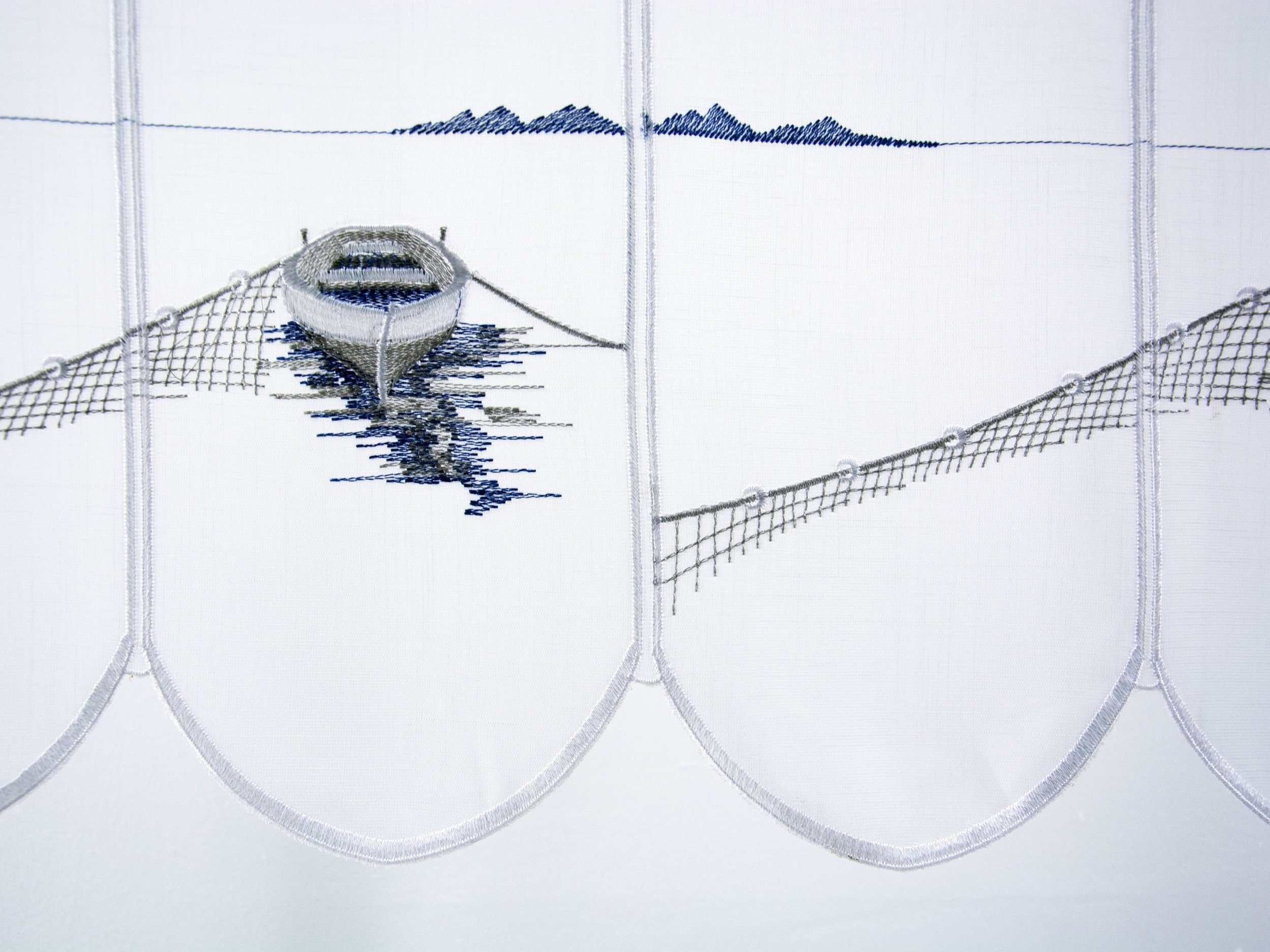Clever-Kauf-24 Scheibengardine Scheibengardine Fischerboot bestickt blau, günstig online kaufen