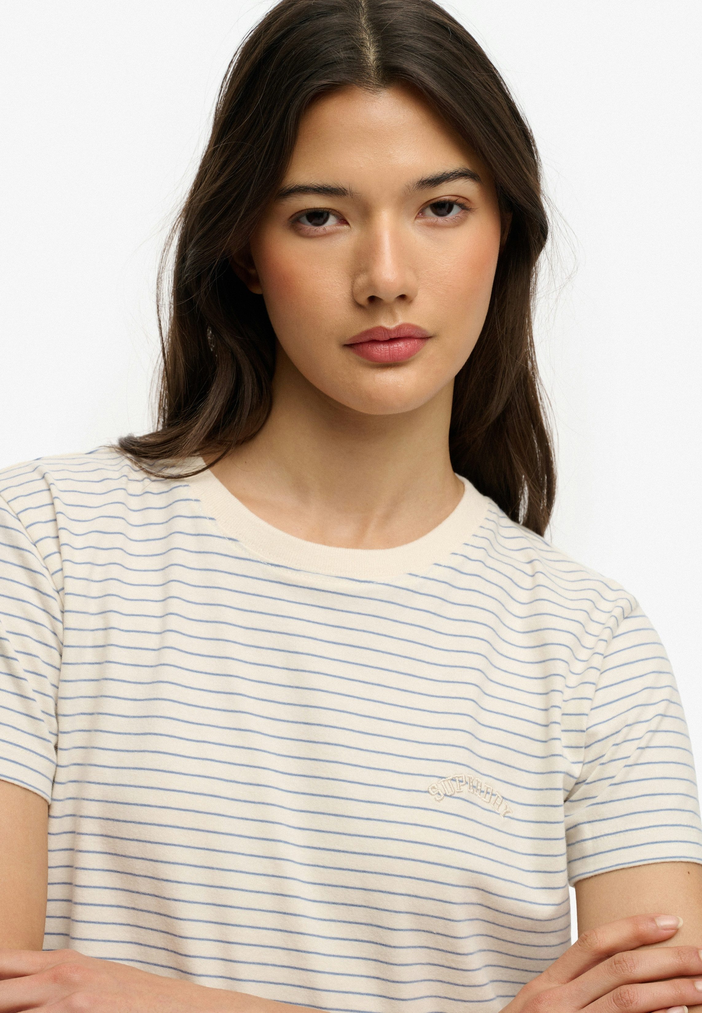 Superdry T-Shirt ESSENTIAL LOGO STR FITTED TEE angenehmes Tragegefühl durch besonders weiche Haptik