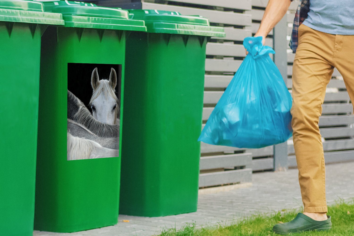 MuchoWow Wandsticker Pferde - - Mülltonne, Mülleimer-aufkleber, Weiß Tiere - St), Sticker, Schwarz Abfalbehälter (1 Container