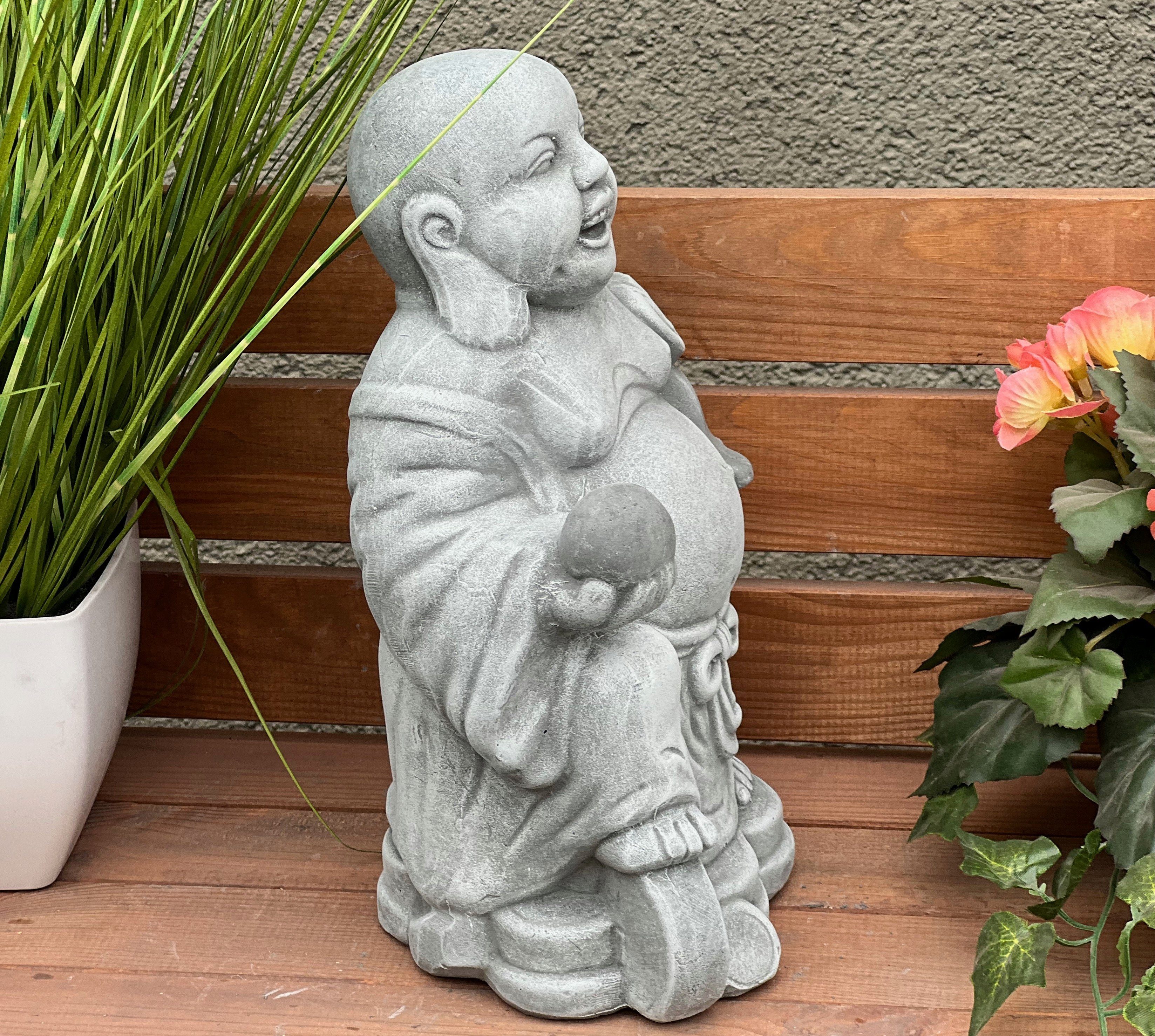 Stoneandstyle Buddha Statue Stehend XL – 50 Cm Hoch, 28 Kg, Frostfest – Für Garten, Terrasse & Wohnraum