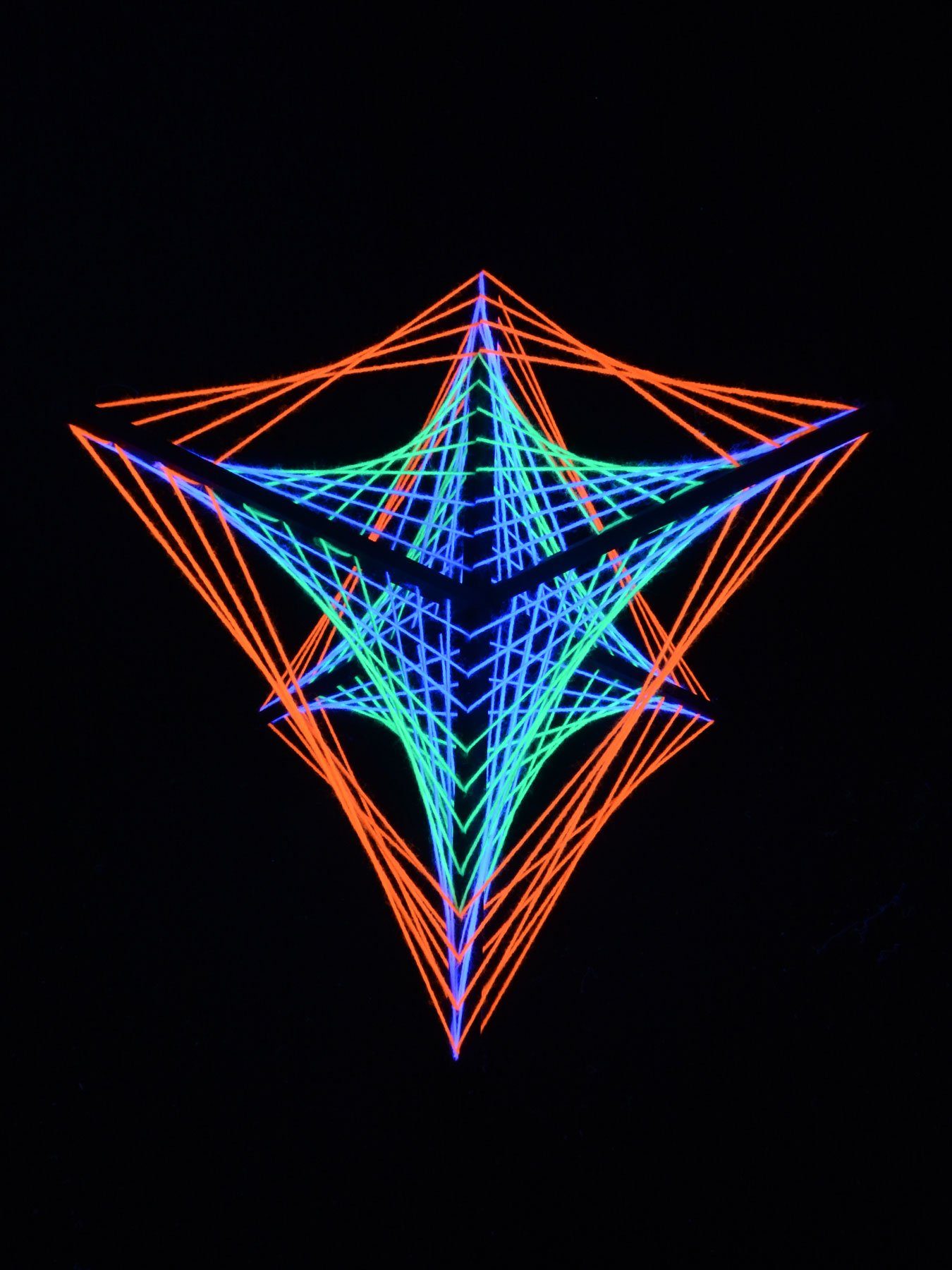PSYWORK Dekoobjekt Schwarzlicht 3D StringArt leuchtet "Cosmic Schwarzlicht UV-aktiv, Star", Stern unter 45cm, Fadendeko