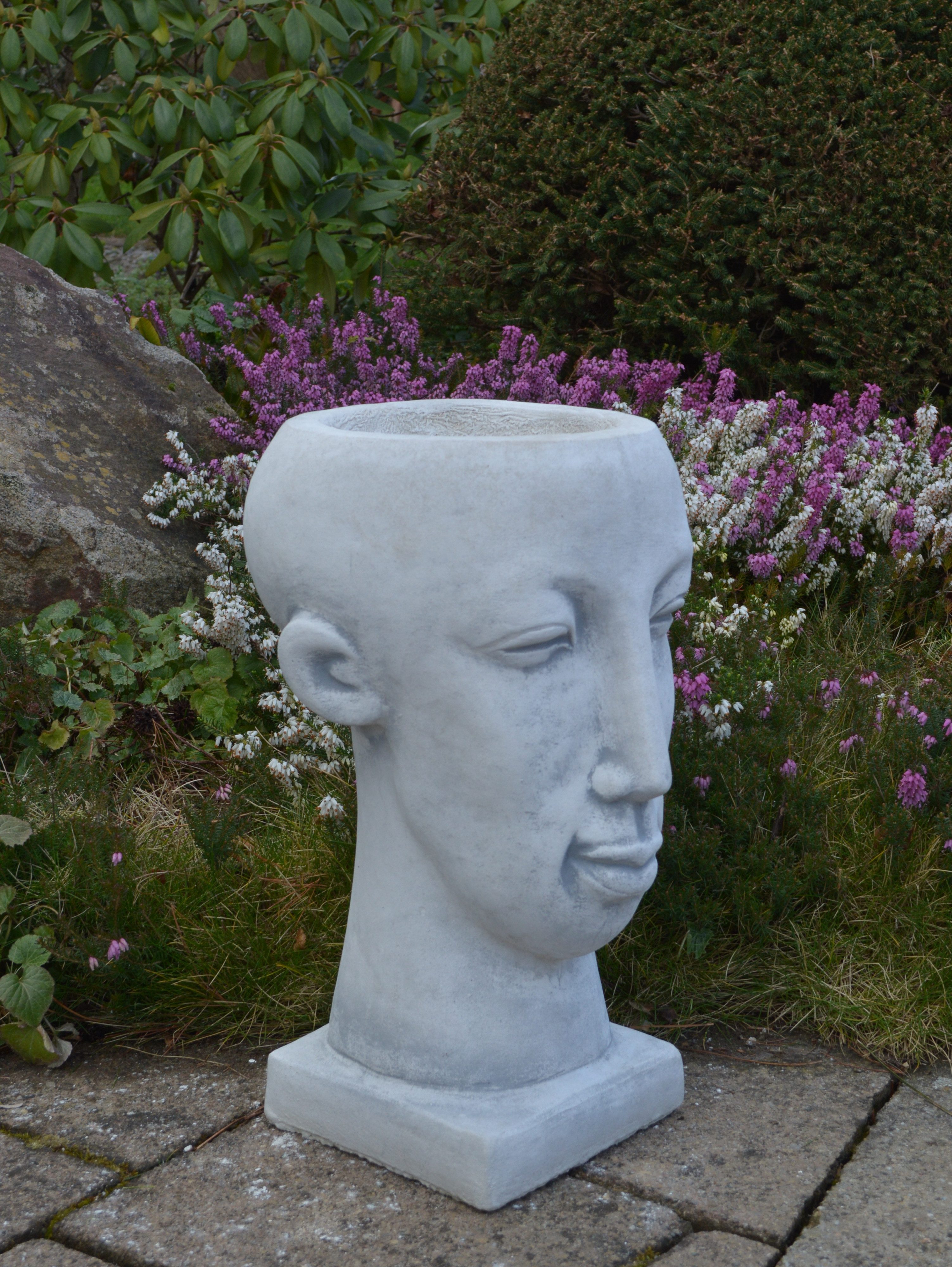 gartendekoparadies.de Head-shaped flower pot, planter, stone figure, H. 41 cm, 20 kg, 2 liters, frost-resistant