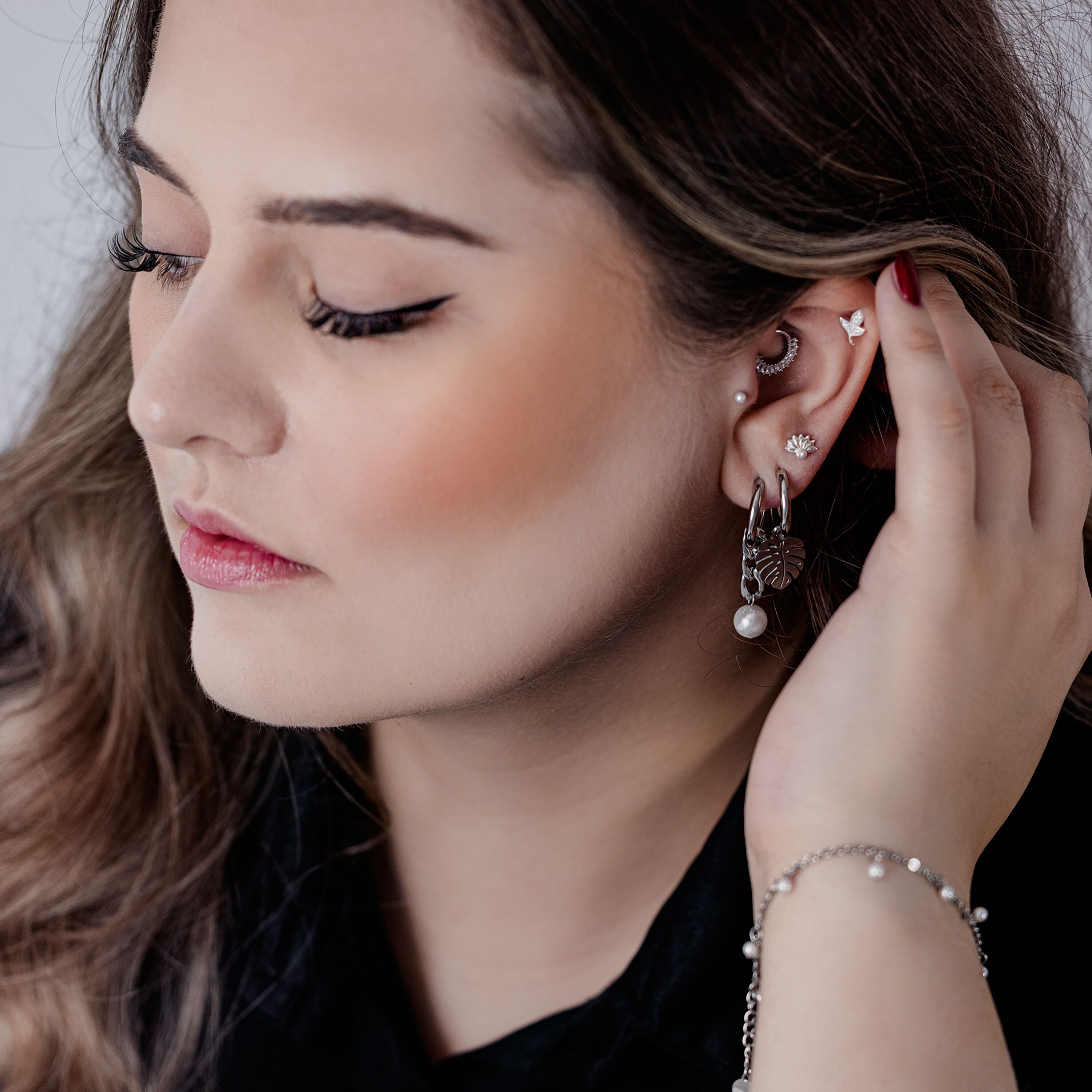 Wildcat Paar Creolen Little Chunky Synthetic Pearl Hoops für Ohr, 1 Stück, Chirurgenstahl 316L - wasserfest, hautverträglich, Silber – Bild 4 von 5