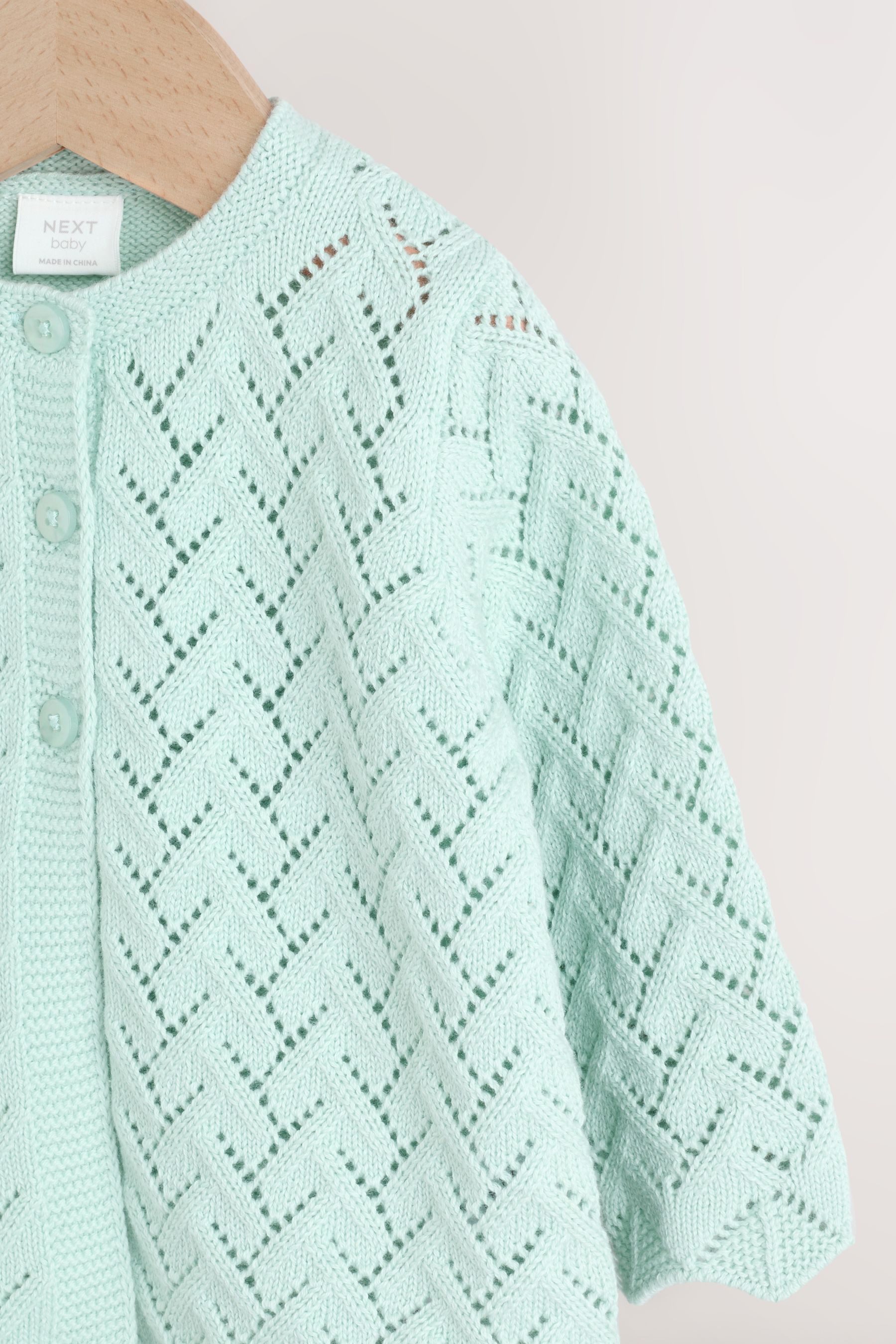 Next Strickjacke Strickjacke mit Lochmuster für Babys (1-tlg)