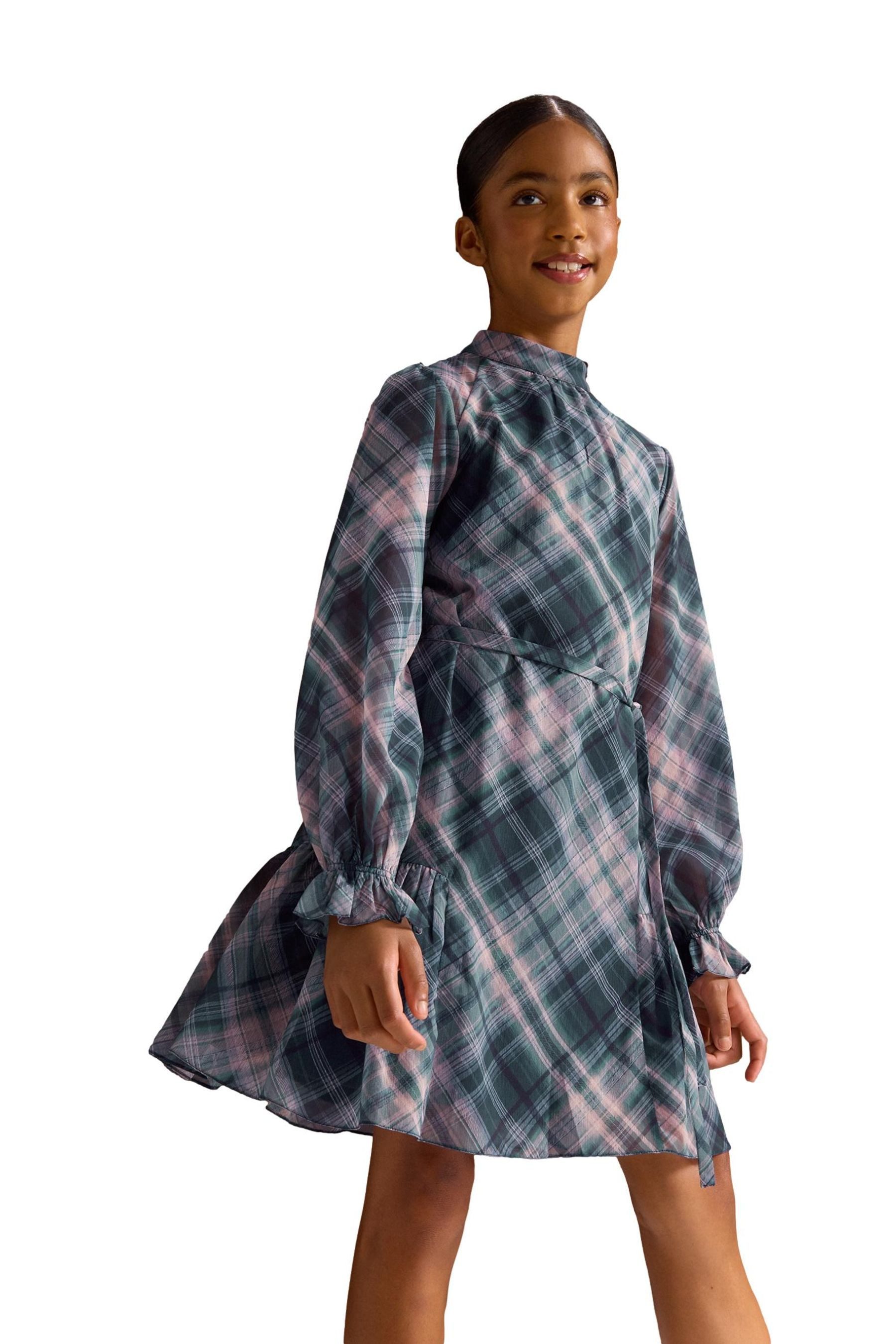 LIPSY Karokleid Lipsy Langärmeliges Chiffonkleid mit Karomuster (2-tlg)