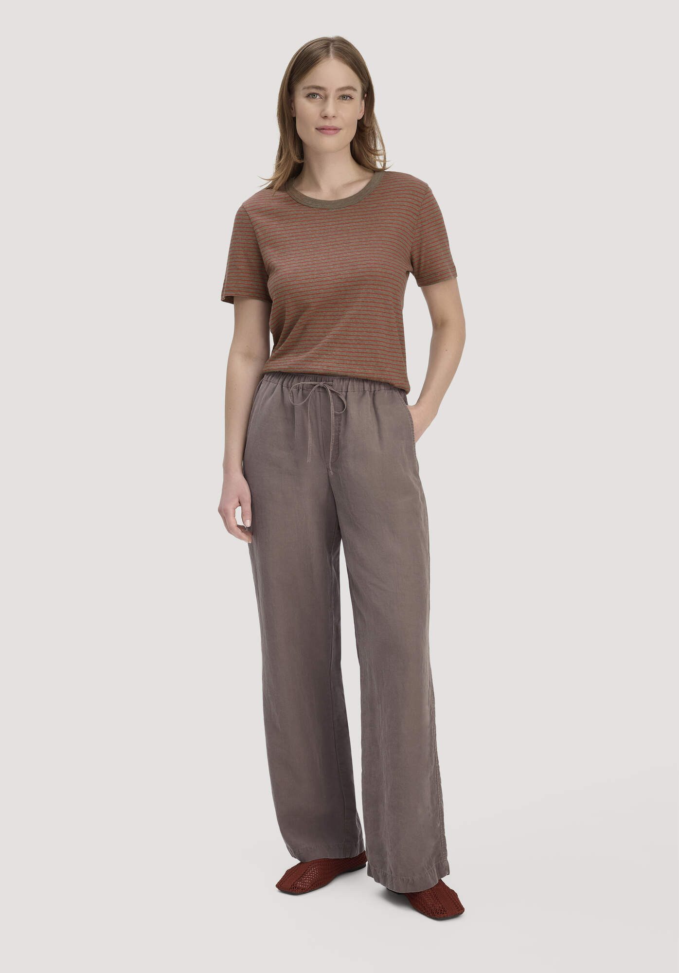 Hessnatur Stoffhose Relaxed aus TENCEL Lyocell mit Leinen (1-tlg)