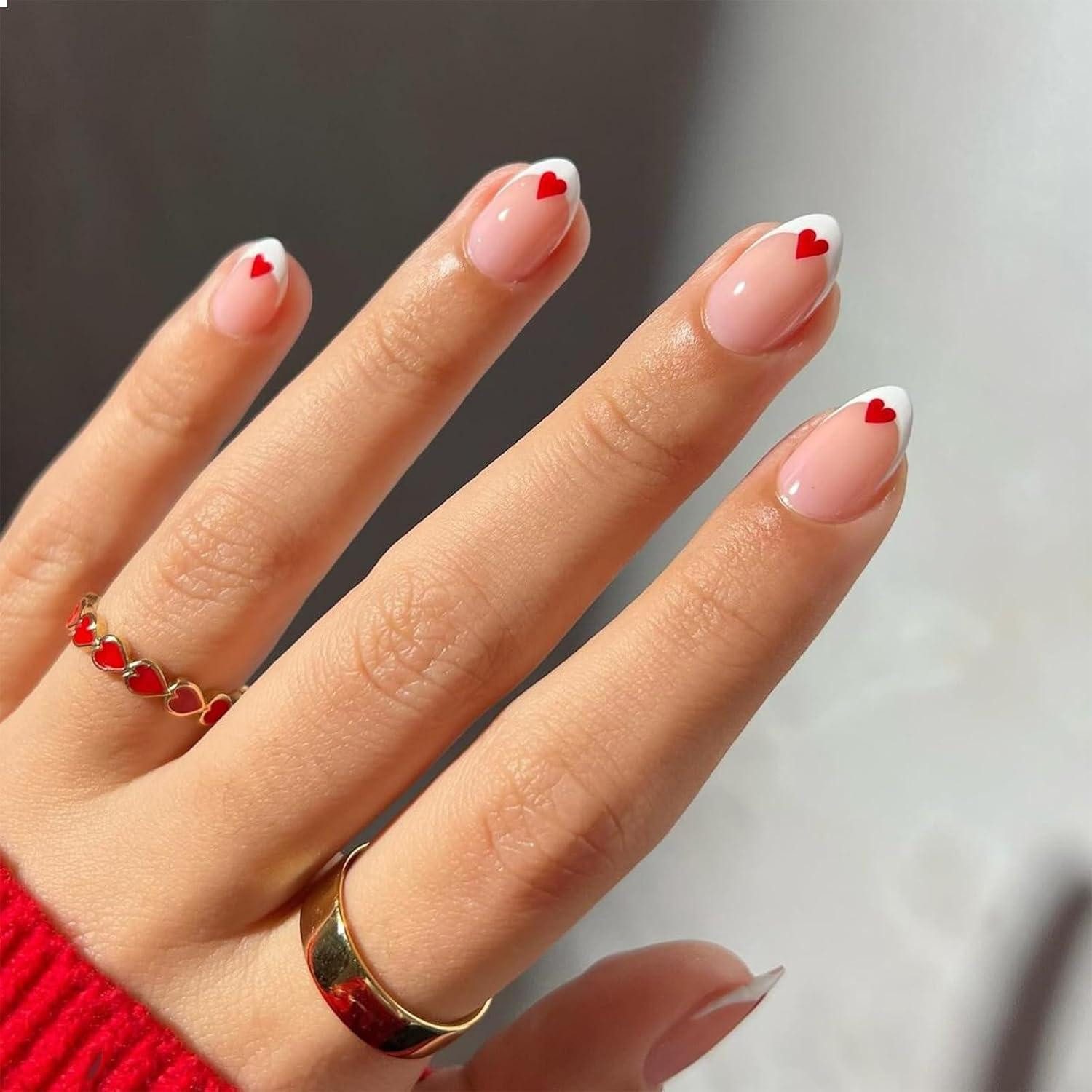 Kunstfingernägel Kurze Mandel Press-On Falsche Nägel Valentinstag Rot Herz Nagelkunst