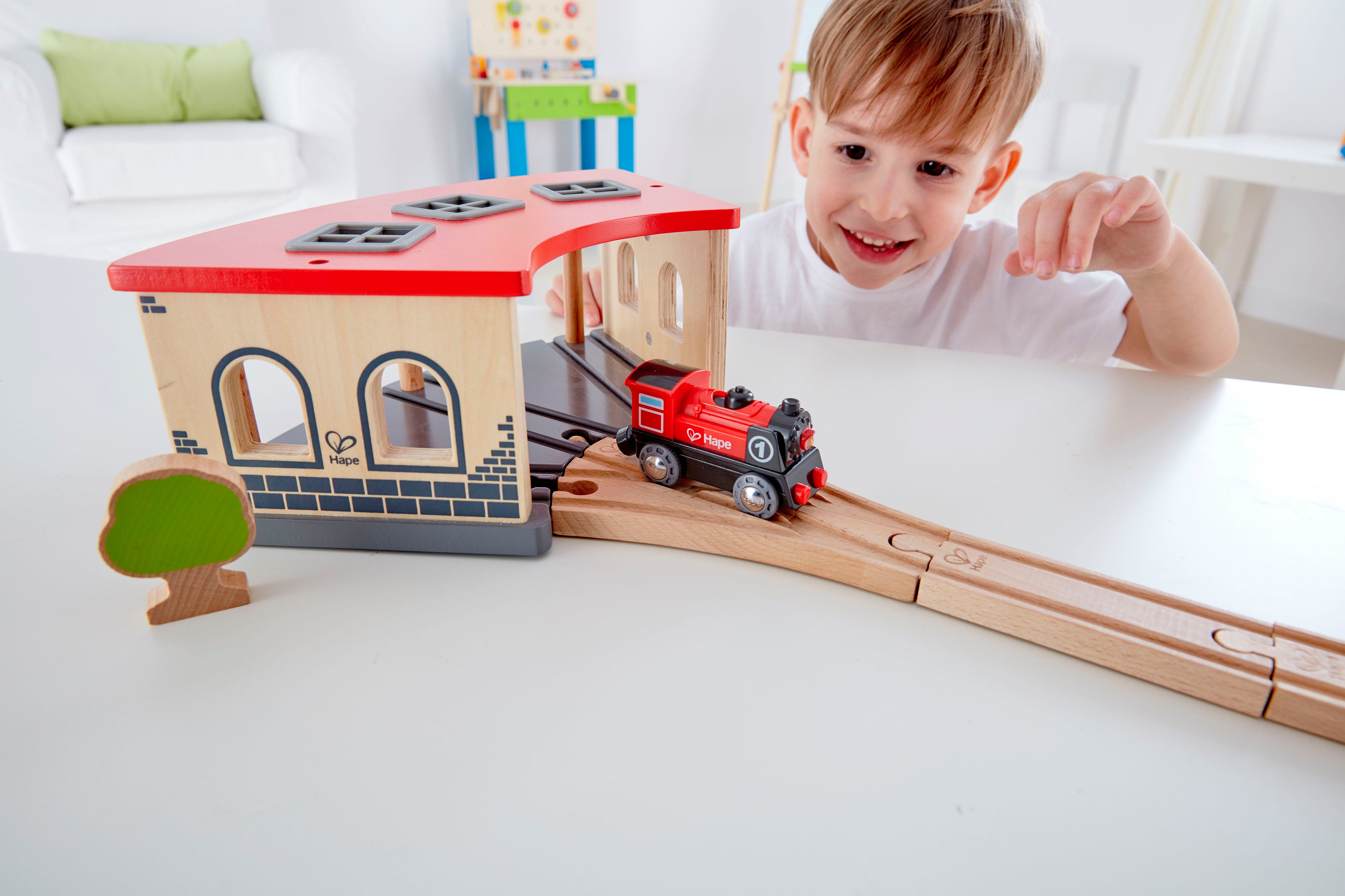 Hape Spielzeugeisenbahn-Gebäude Großer Lokschuppen