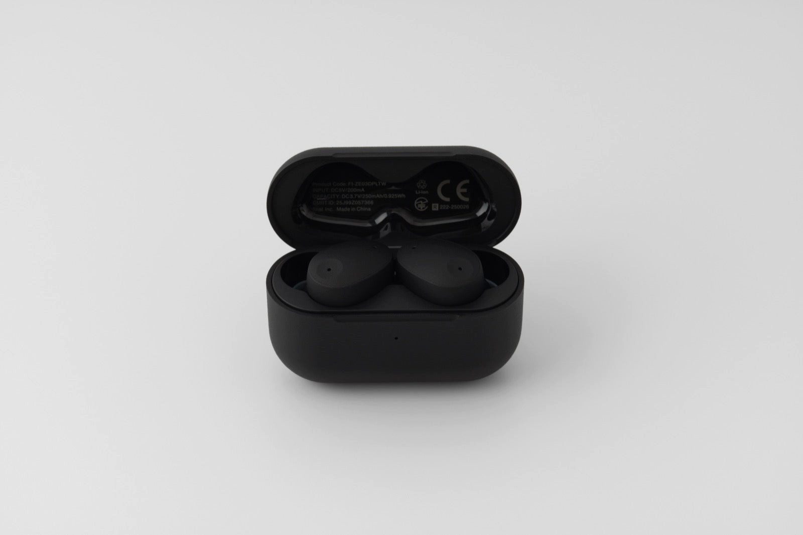 Final Final ZE300 - Schwarz HiFi-Kopfhörer