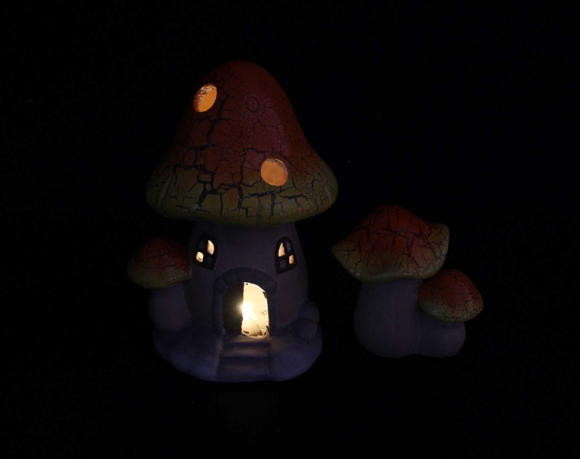 Home-trends24.de LED Dekofigur Pilz Haus LED Objekt Herbst Deko 2er-Set