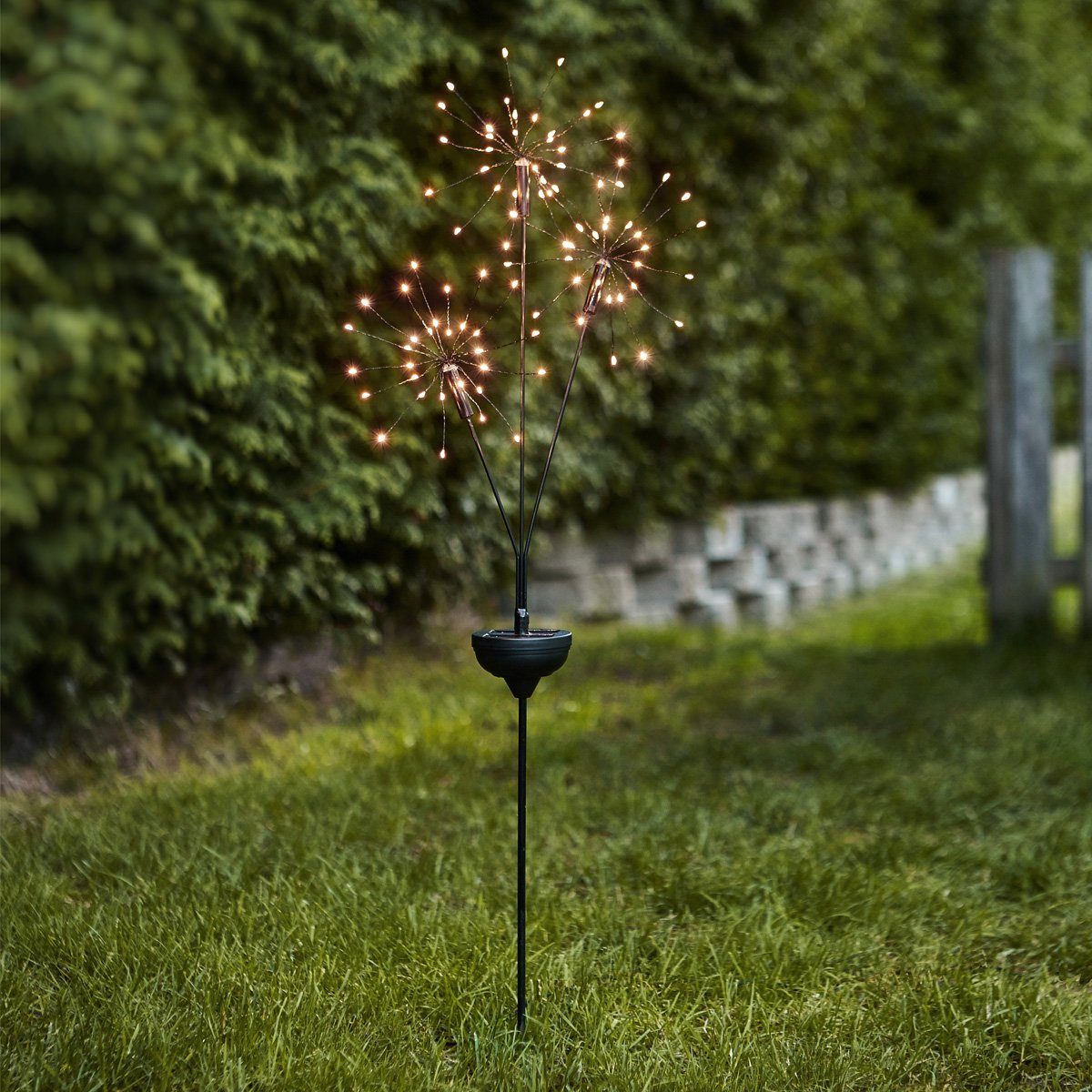 STAR TRADING LED Solarleuchte LED Solar Gartenleuchte FEUERWERK Gartendeko 90LED 3Kugeln 95cm Sensor, LED Classic, warmweiß (2100K bis 3000K)