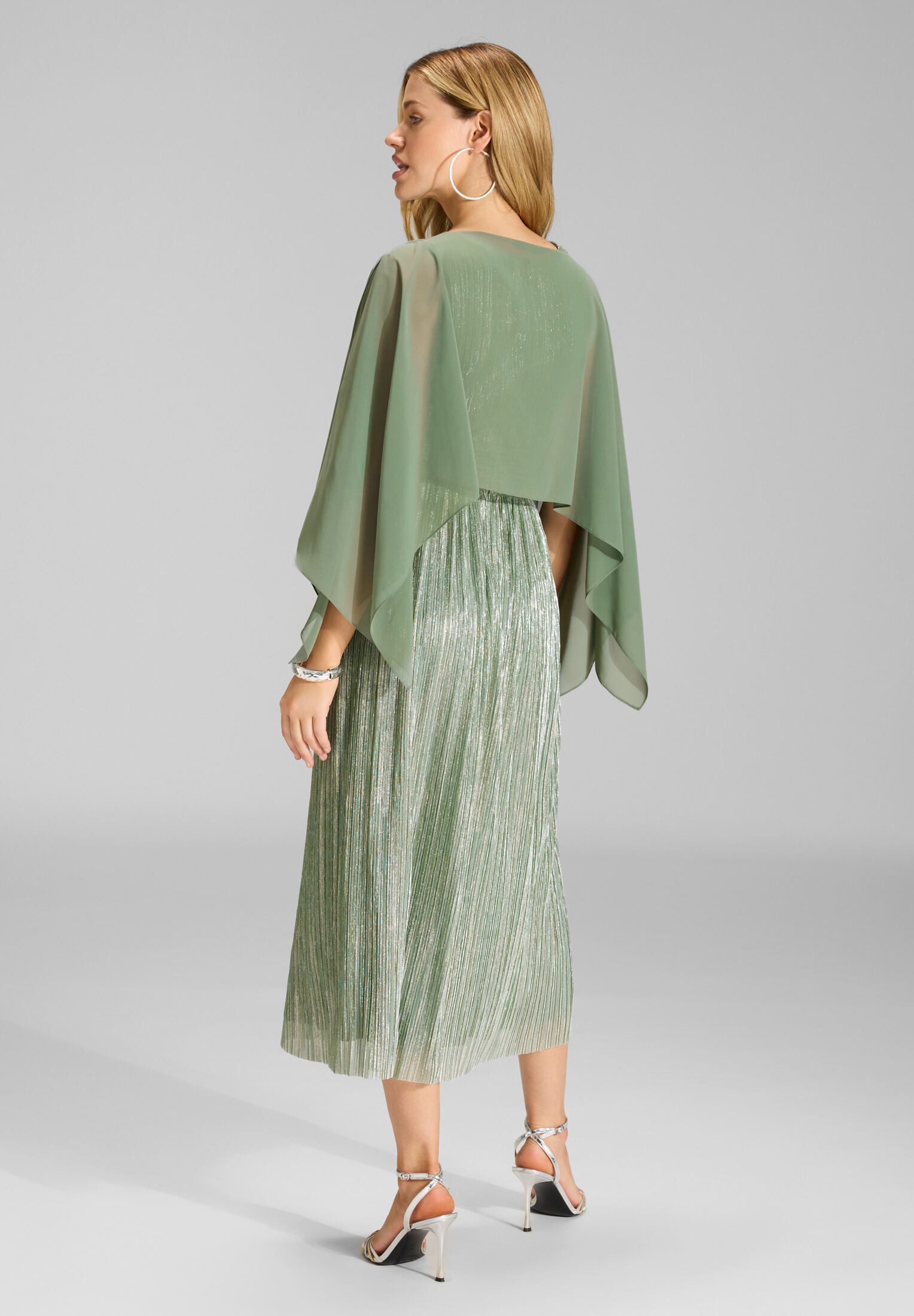 SWING Schal - Schlupf-Stola aus Chiffon mit Ärmelschlitzen, Lockere Passfor günstig online kaufen