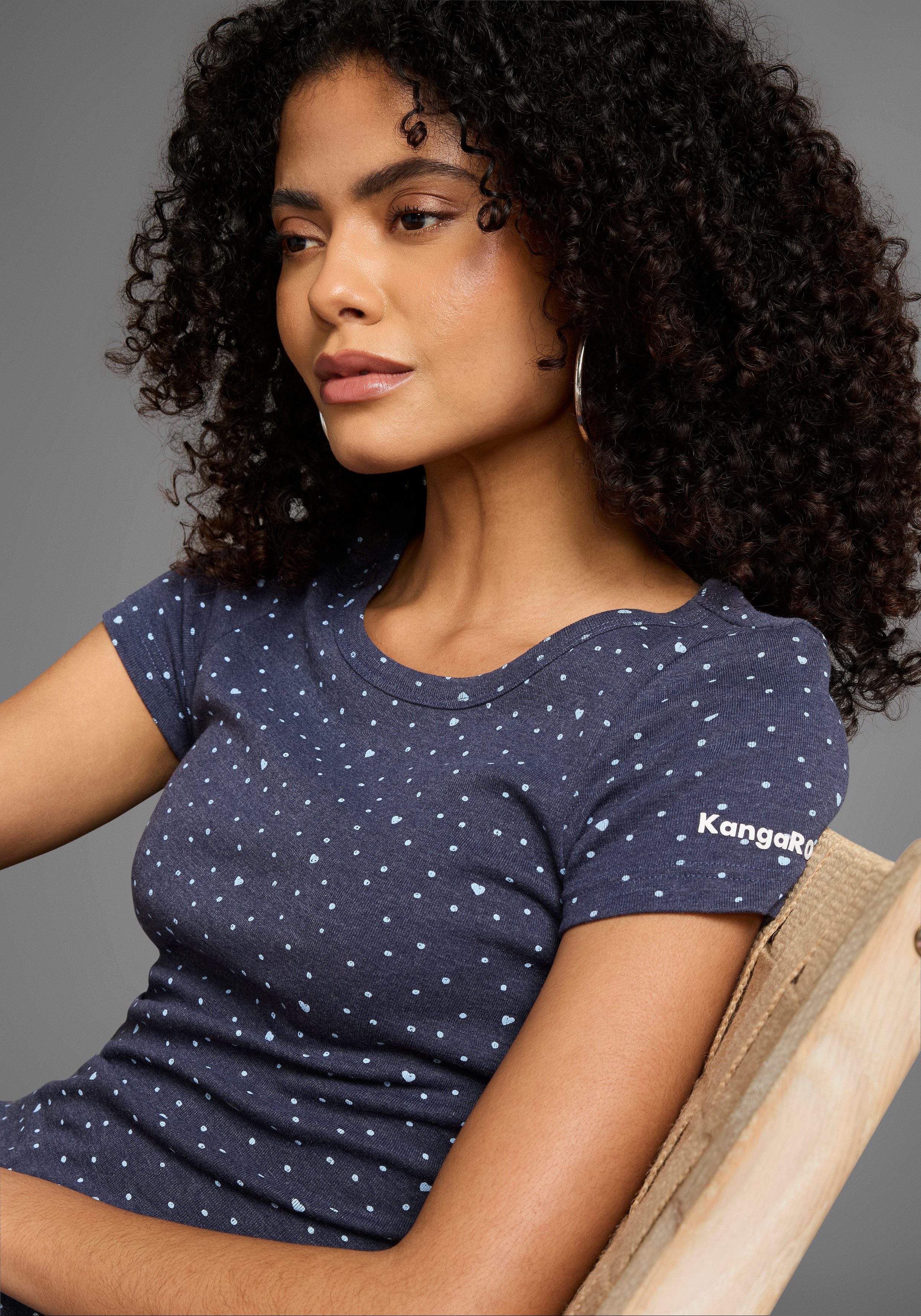 KangaROOS T-Shirt Kurzarm, elastische Rippware, mit Herz-Muster, Rundhalsausschnitt
